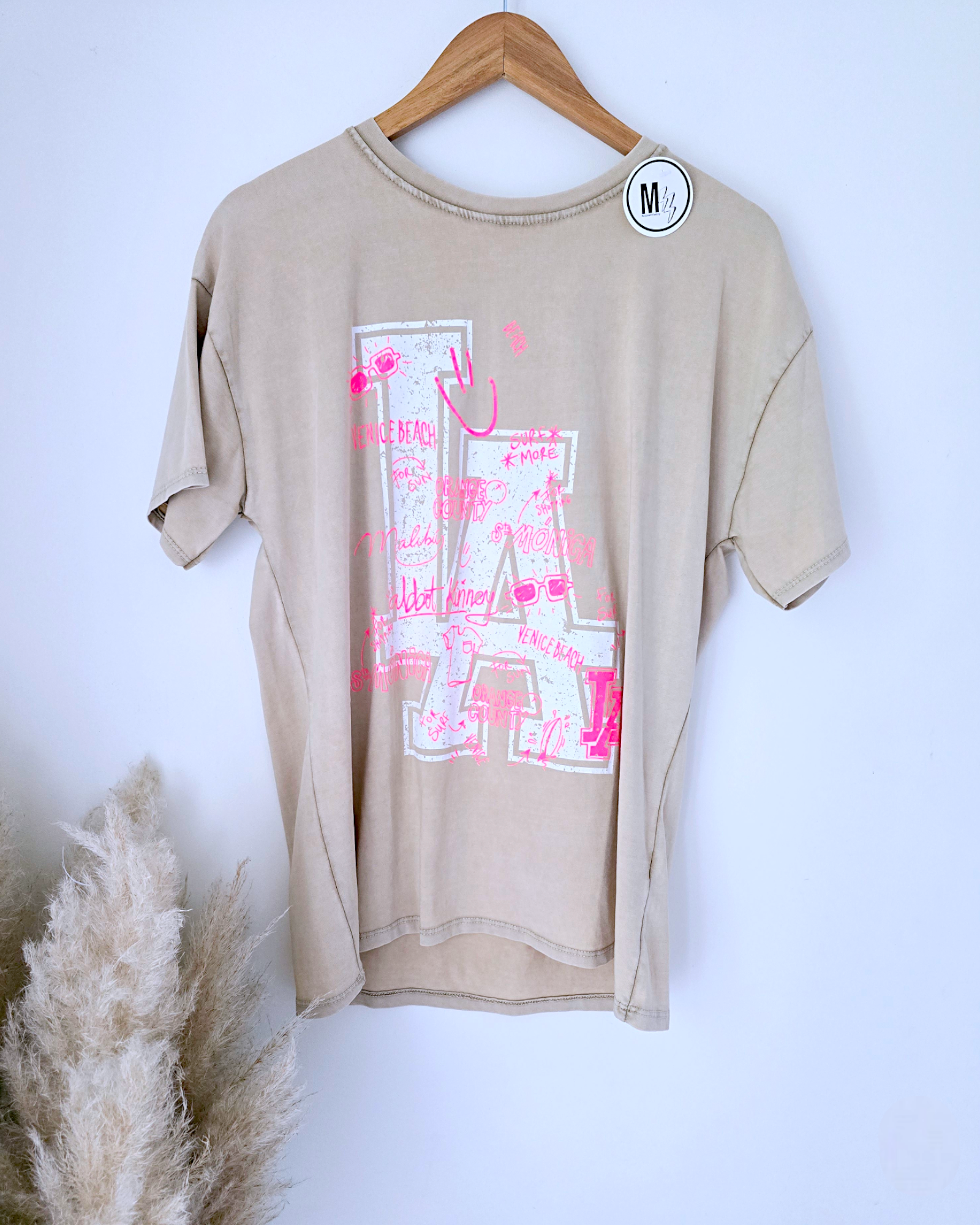 Tee-shirt beige L.A - 𝐌𝐚𝐫𝐢𝐧𝐚𝟒𝟒𝐟𝐚𝐦𝐢𝐥𝐲