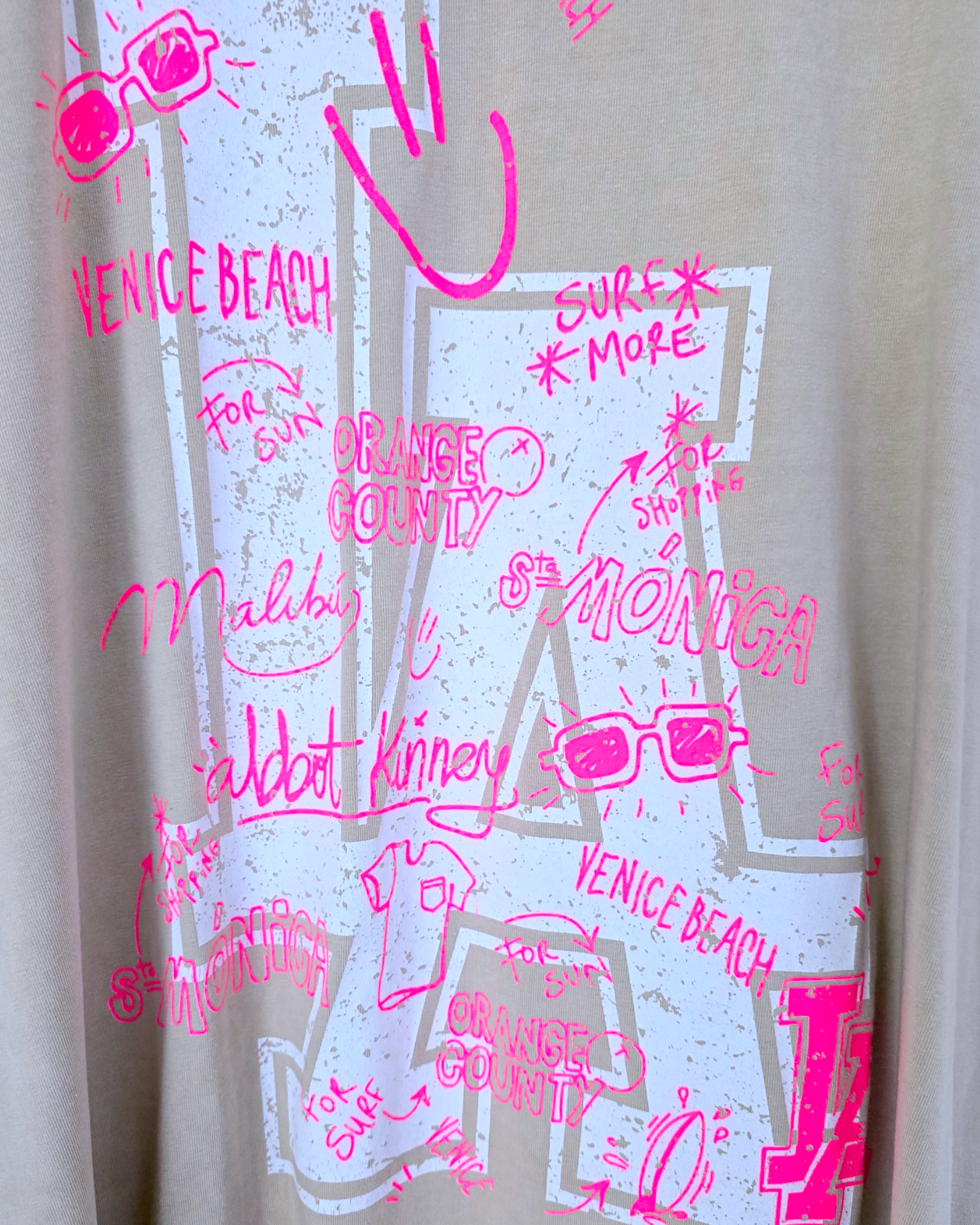 Tee-shirt beige L.A - 𝐌𝐚𝐫𝐢𝐧𝐚𝟒𝟒𝐟𝐚𝐦𝐢𝐥𝐲