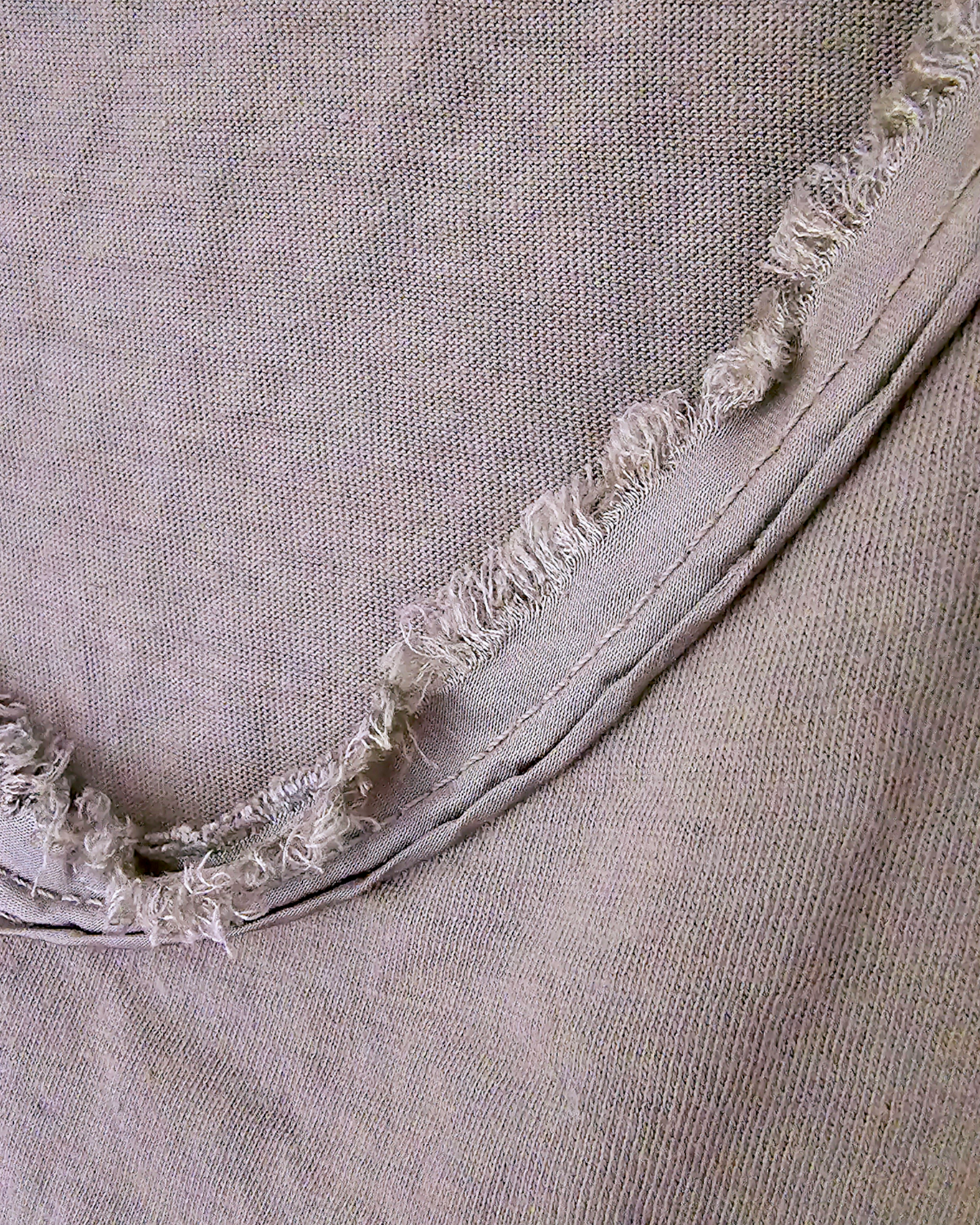 Tee-shirt à tag kaki - 𝐌𝐚𝐫𝐢𝐧𝐚𝟒𝟒𝐟𝐚𝐦𝐢𝐥𝐲