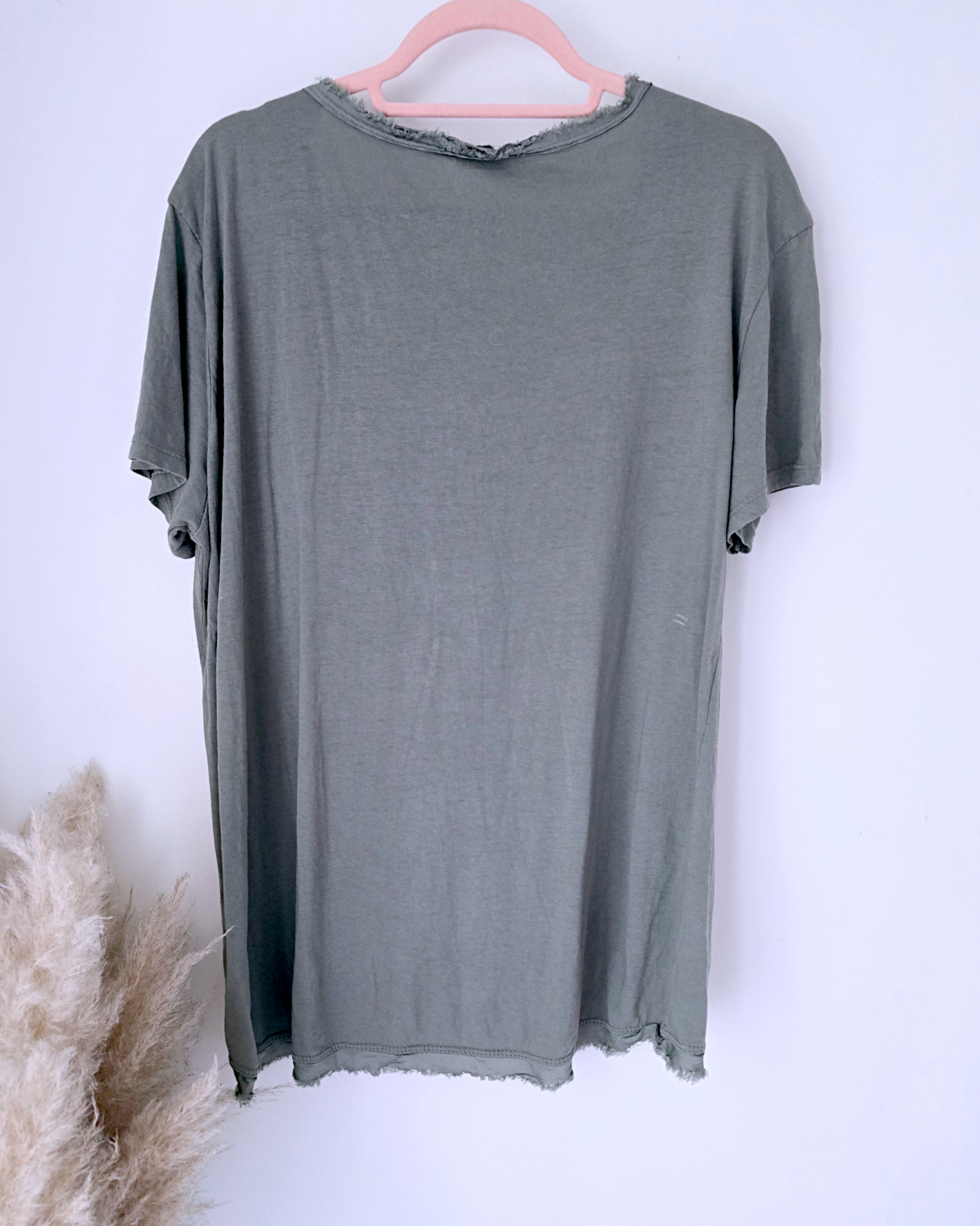Tee-shirt à tag kaki - 𝐌𝐚𝐫𝐢𝐧𝐚𝟒𝟒𝐟𝐚𝐦𝐢𝐥𝐲