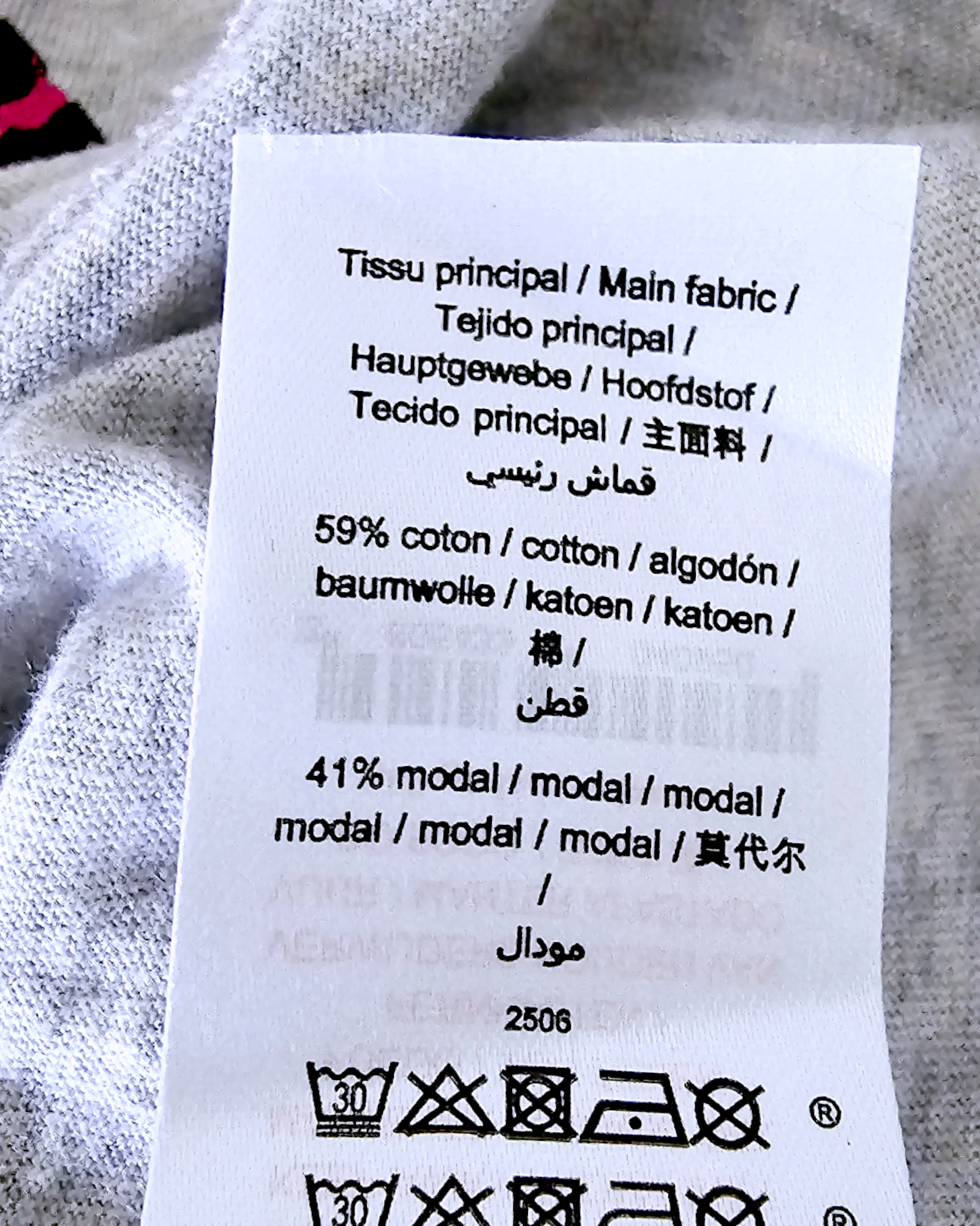 Tee-shirt gris à tag - 𝐌𝐚𝐫𝐢𝐧𝐚𝟒𝟒𝐟𝐚𝐦𝐢𝐥𝐲