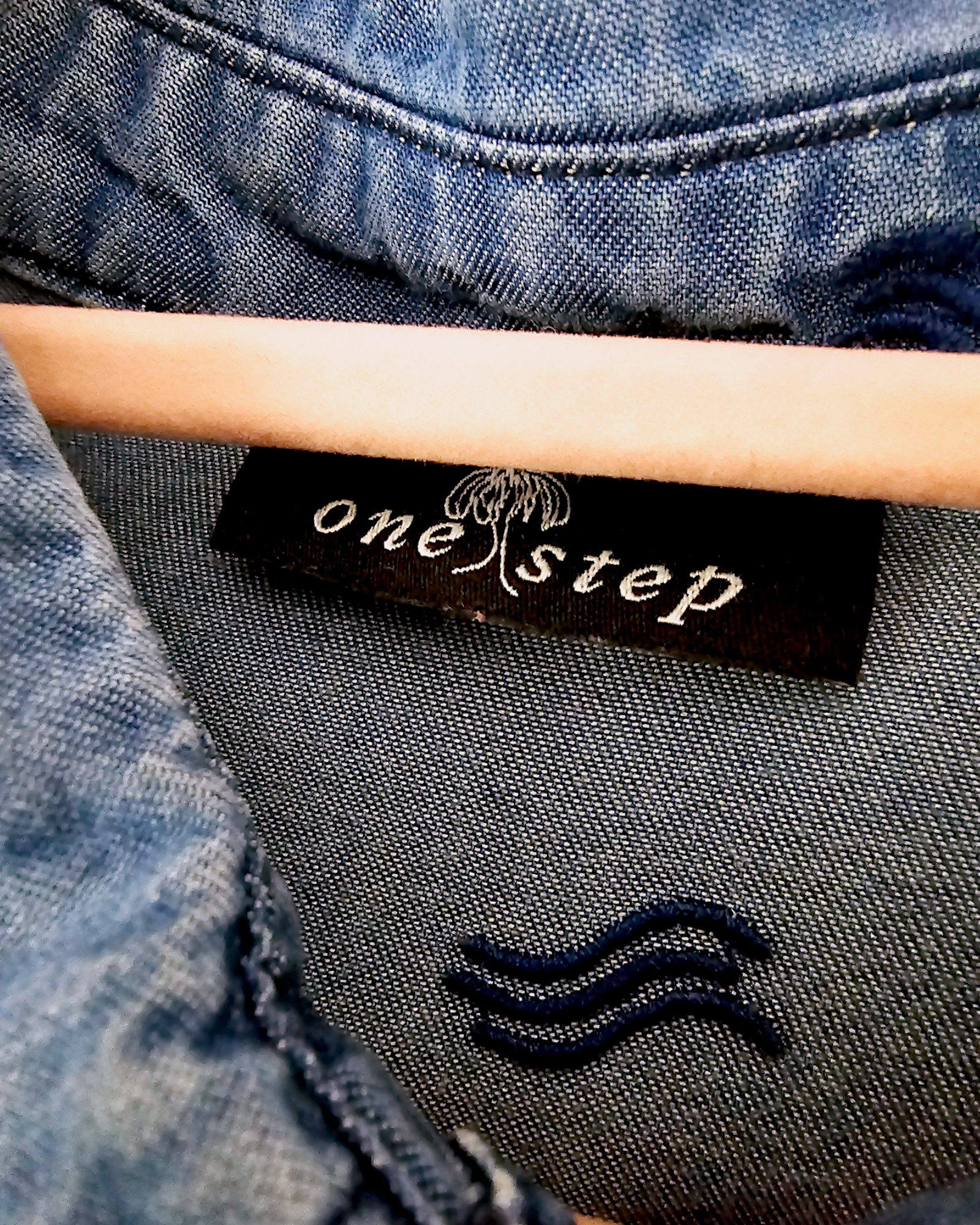 Chemise bleue - 𝐌𝐚𝐫𝐢𝐧𝐚𝟒𝟒𝐟𝐚𝐦𝐢𝐥𝐲