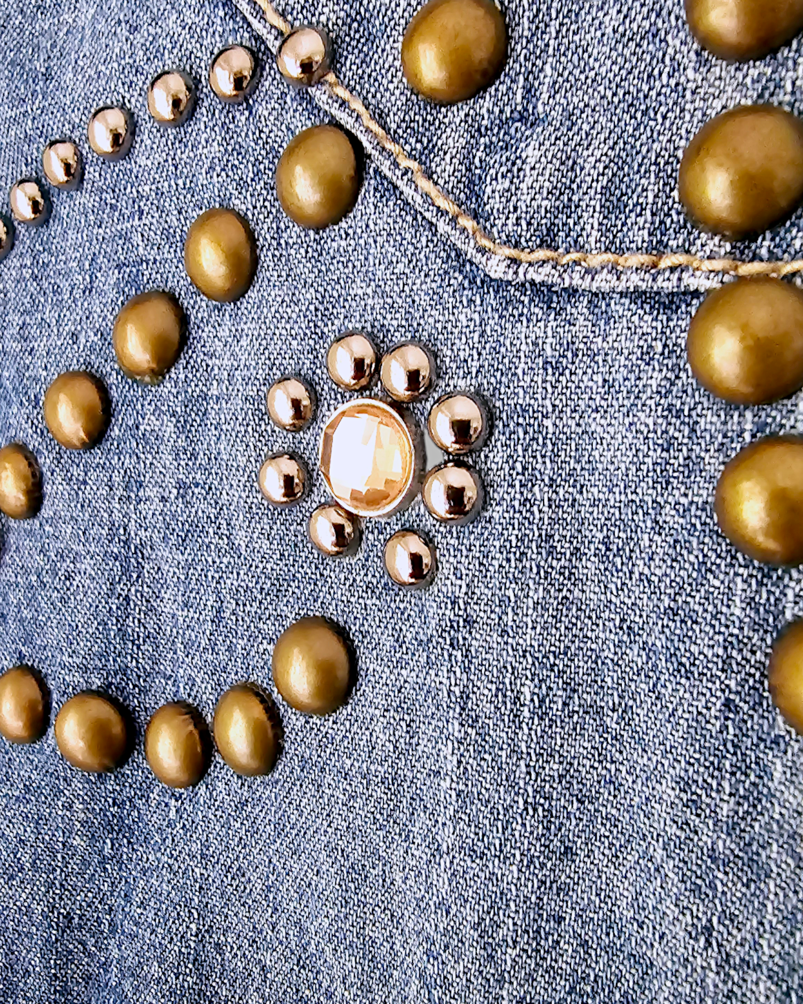Chemise cloutées en denim - 𝐌𝐚𝐫𝐢𝐧𝐚𝟒𝟒𝐟𝐚𝐦𝐢𝐥𝐲