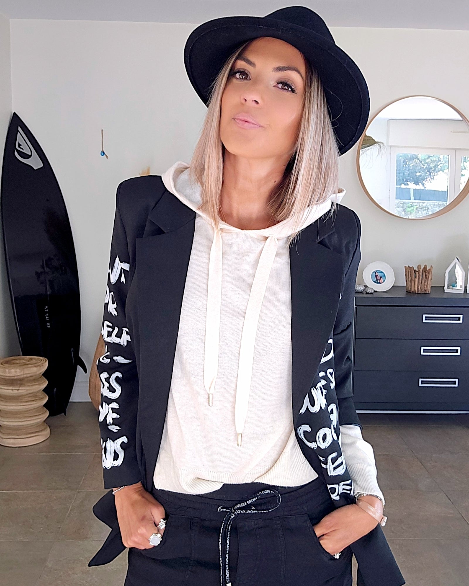 Pull a capuche écru