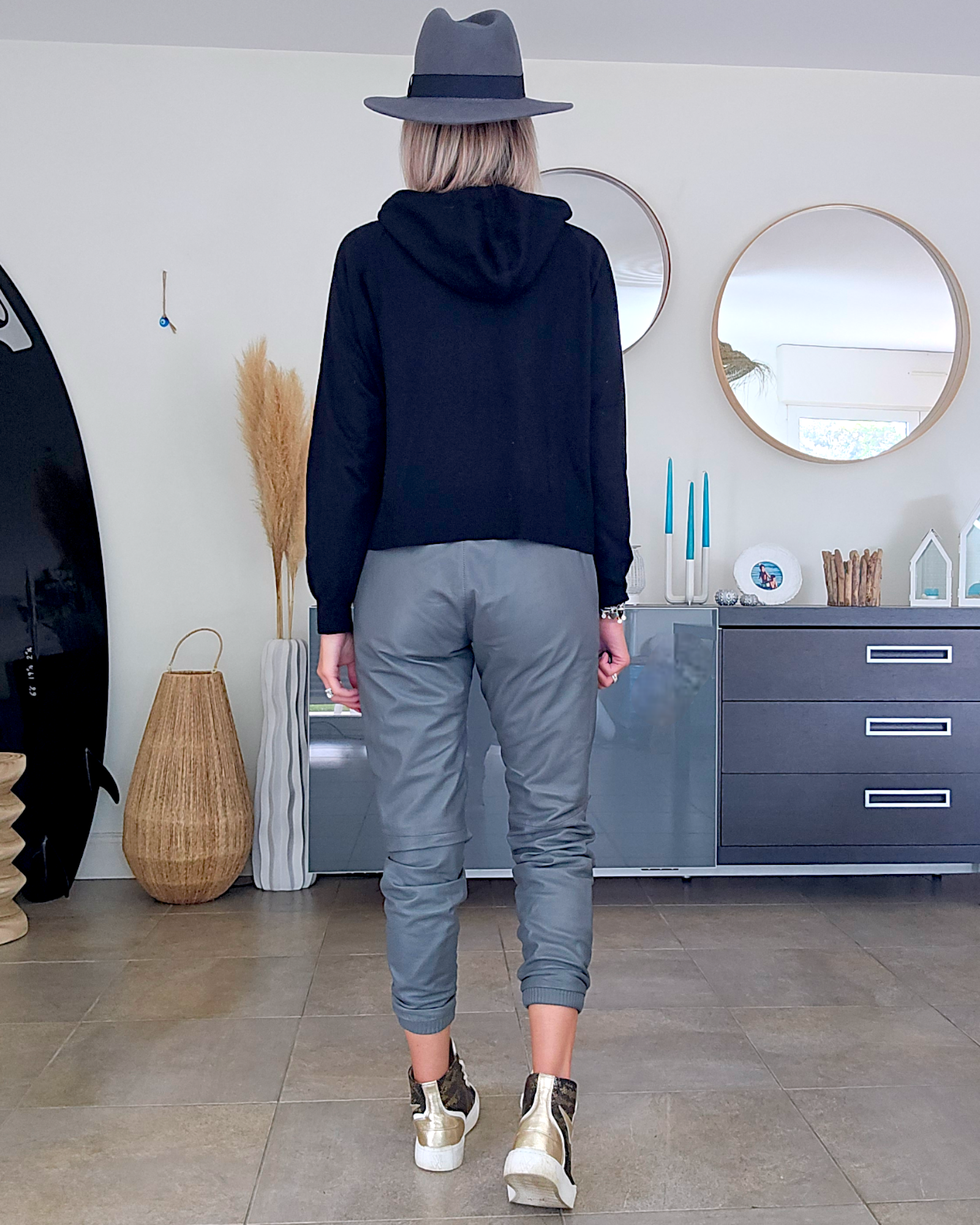 Pull à capuche noir