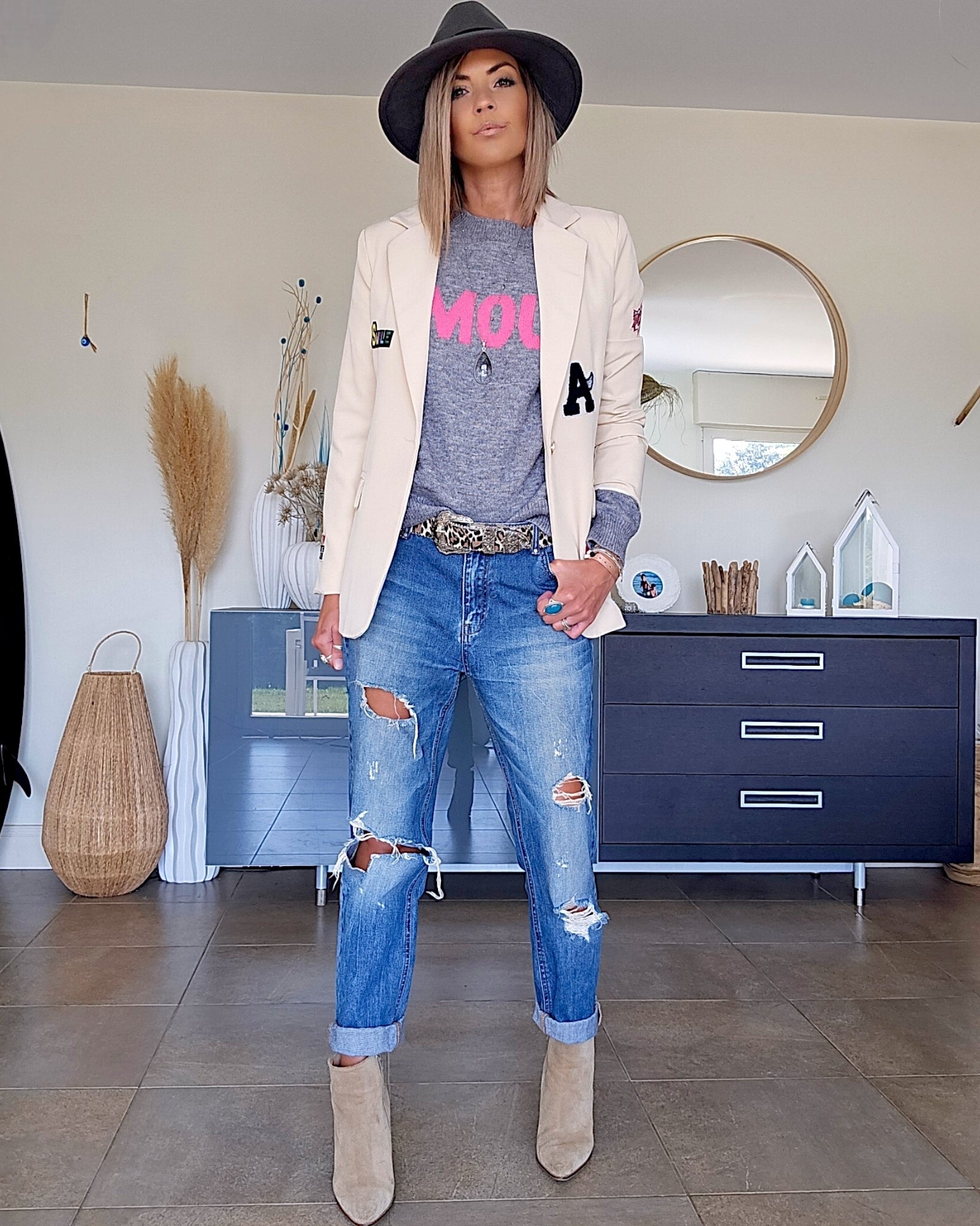 Veste beige à écussons