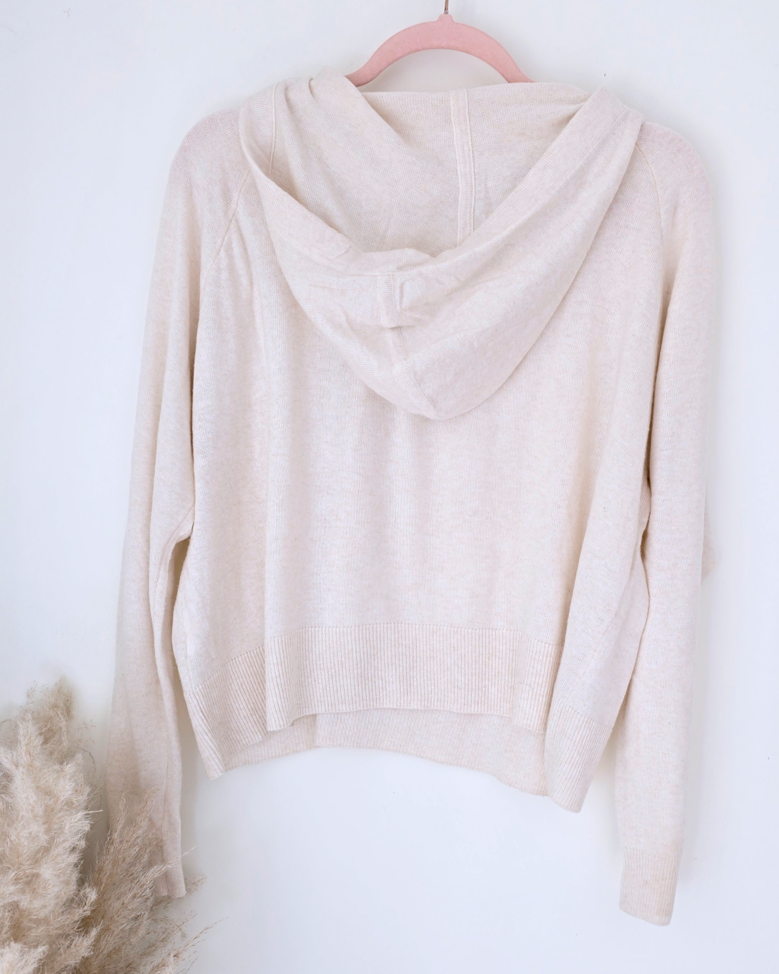 Pull a capuche écru