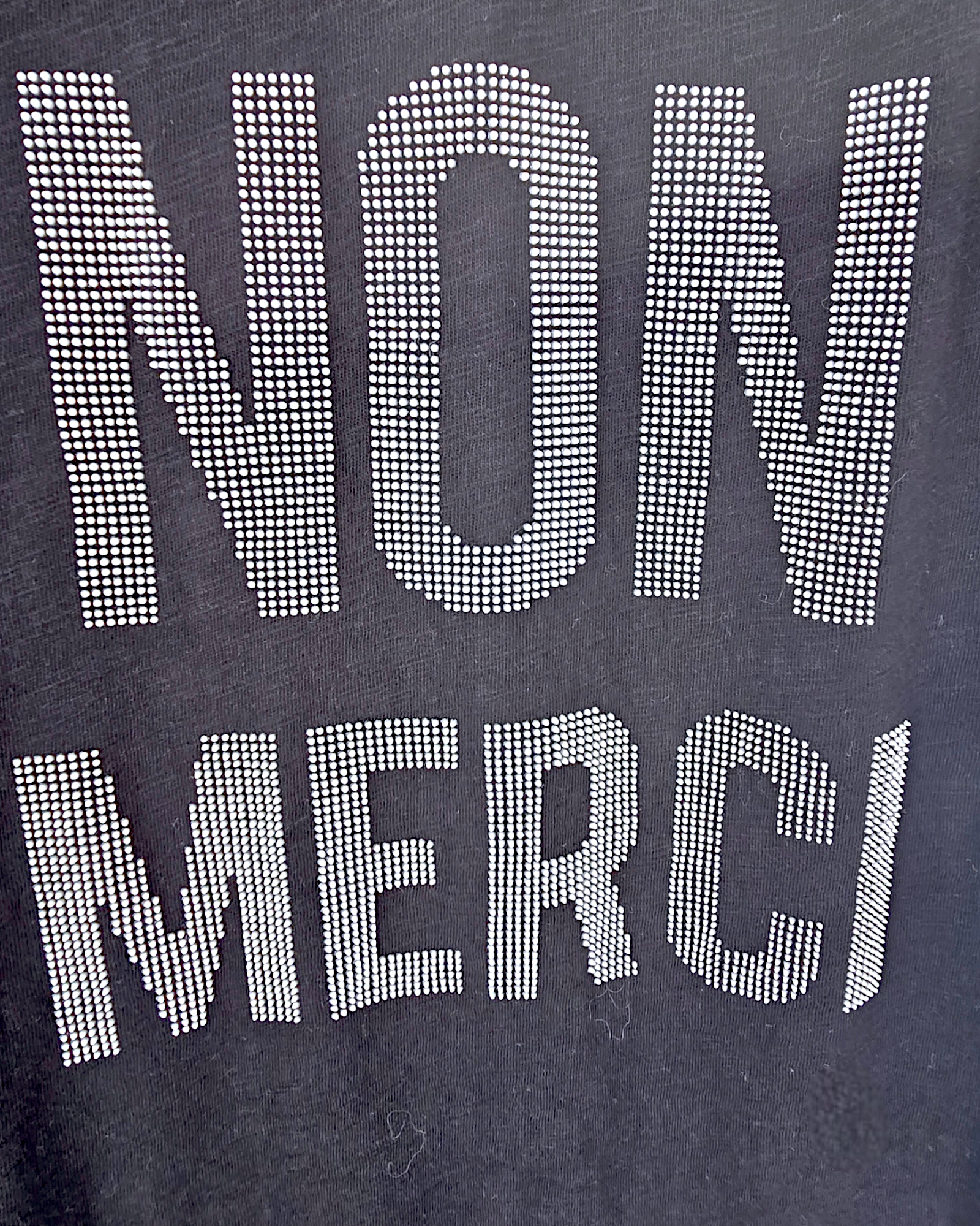 Tee-shirt noir col en V