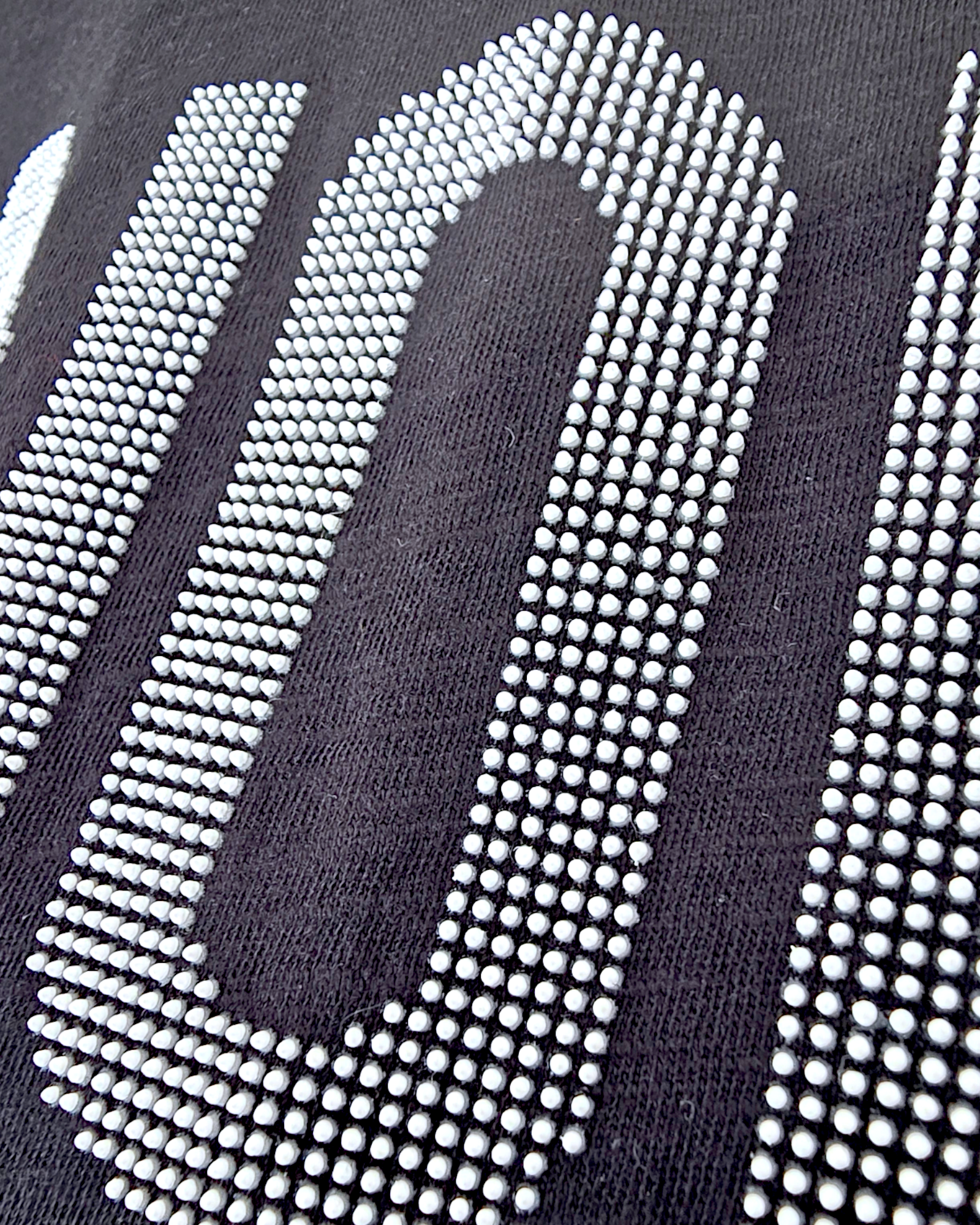 Tee-shirt noir col en V