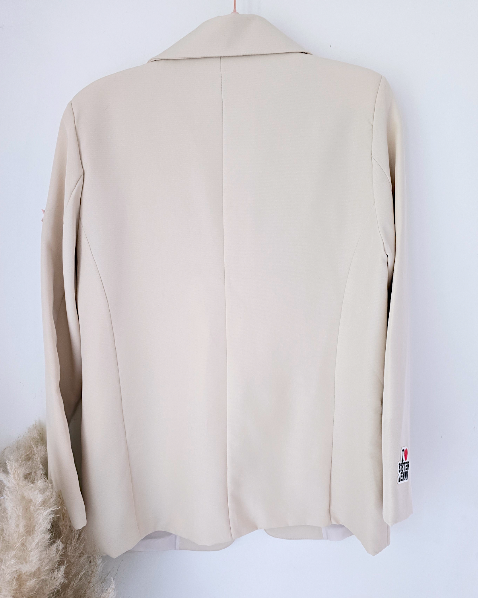 Veste beige à écussons