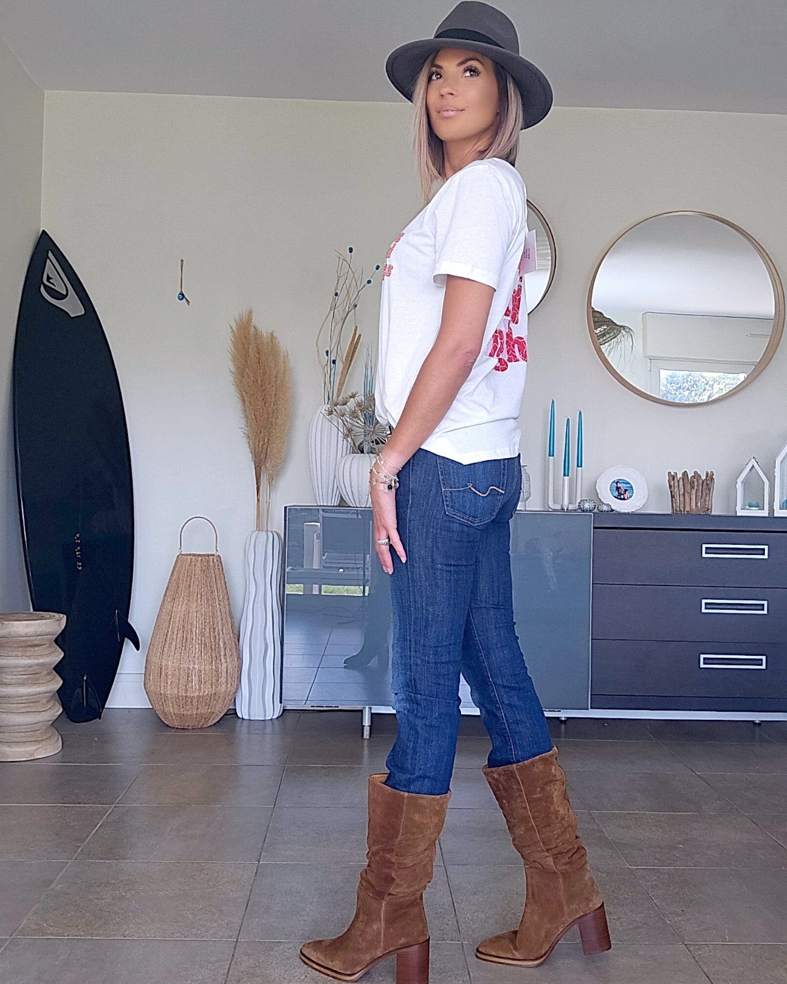 Tee-shirt blanc à tag - 𝐌𝐚𝐫𝐢𝐧𝐚𝟒𝟒𝐟𝐚𝐦𝐢𝐥𝐲