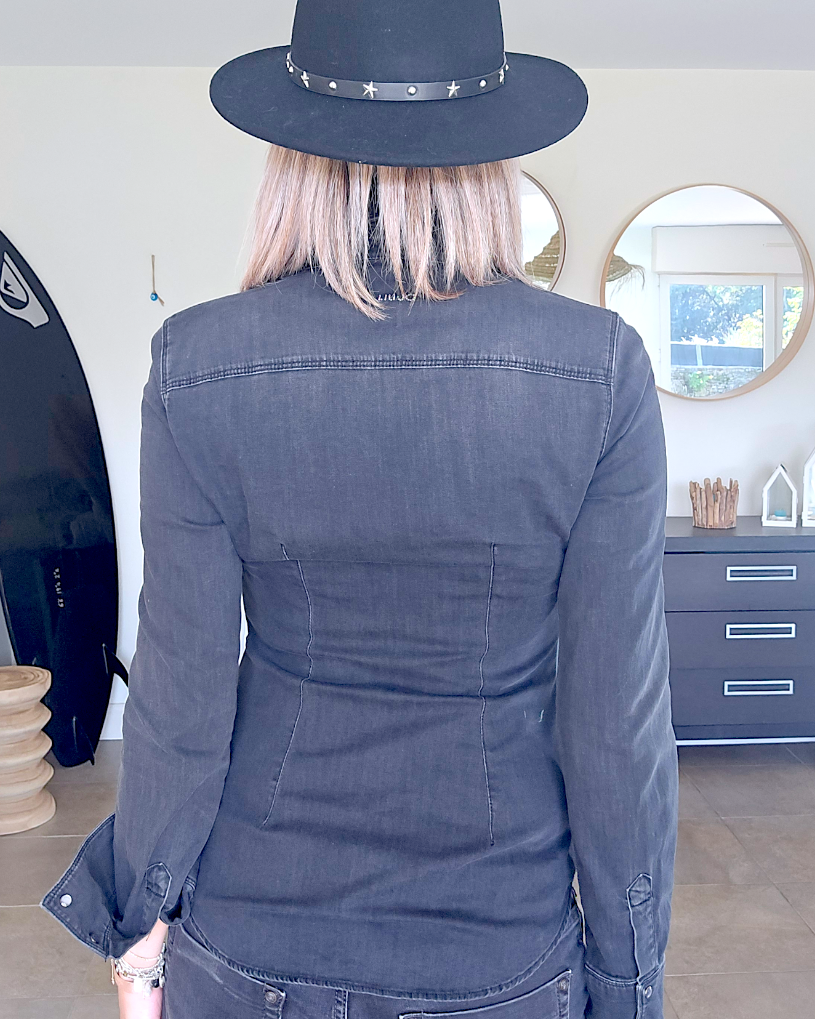 Chemise noire en denim