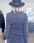 Chemise noire en denim