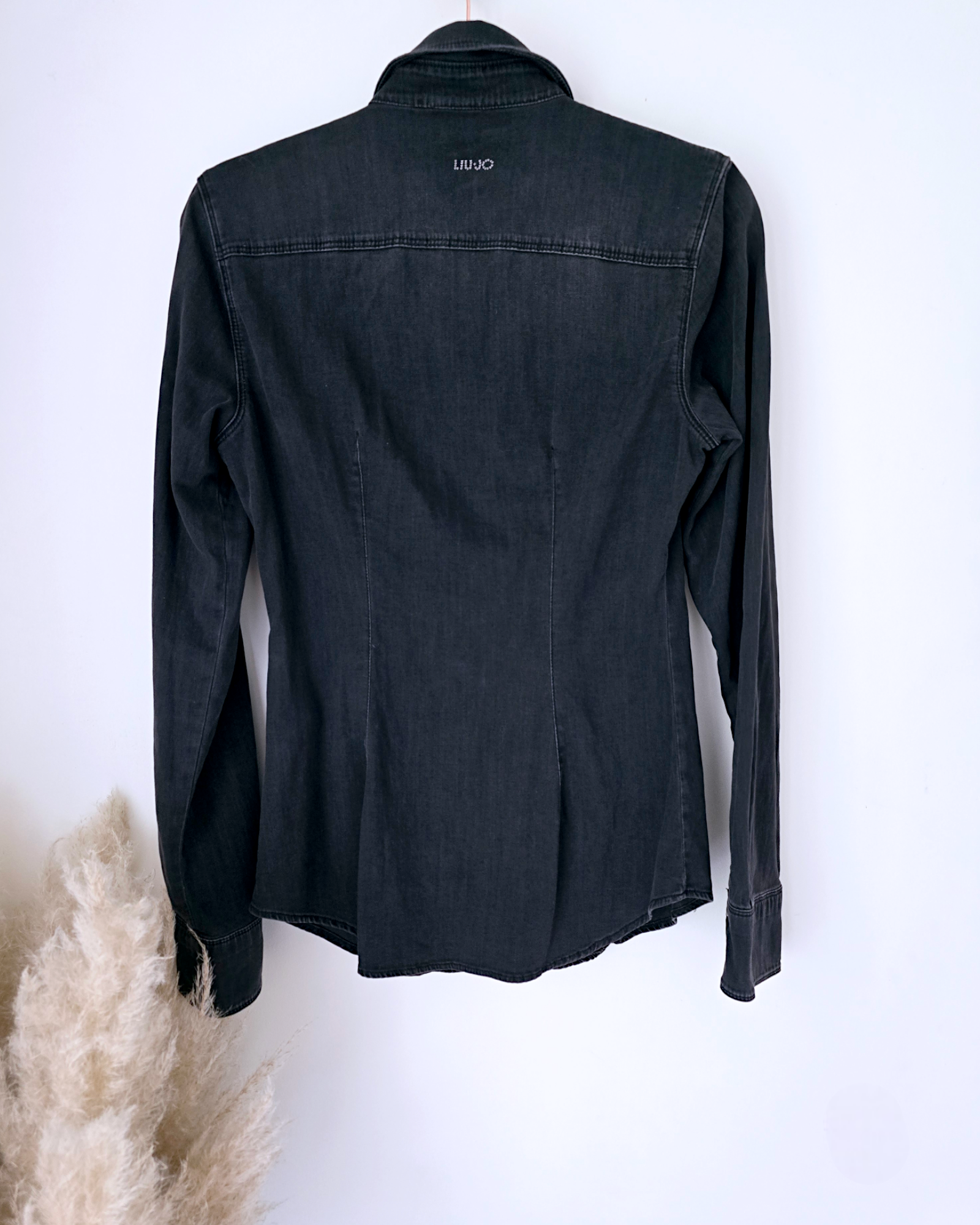 Chemise noire en denim