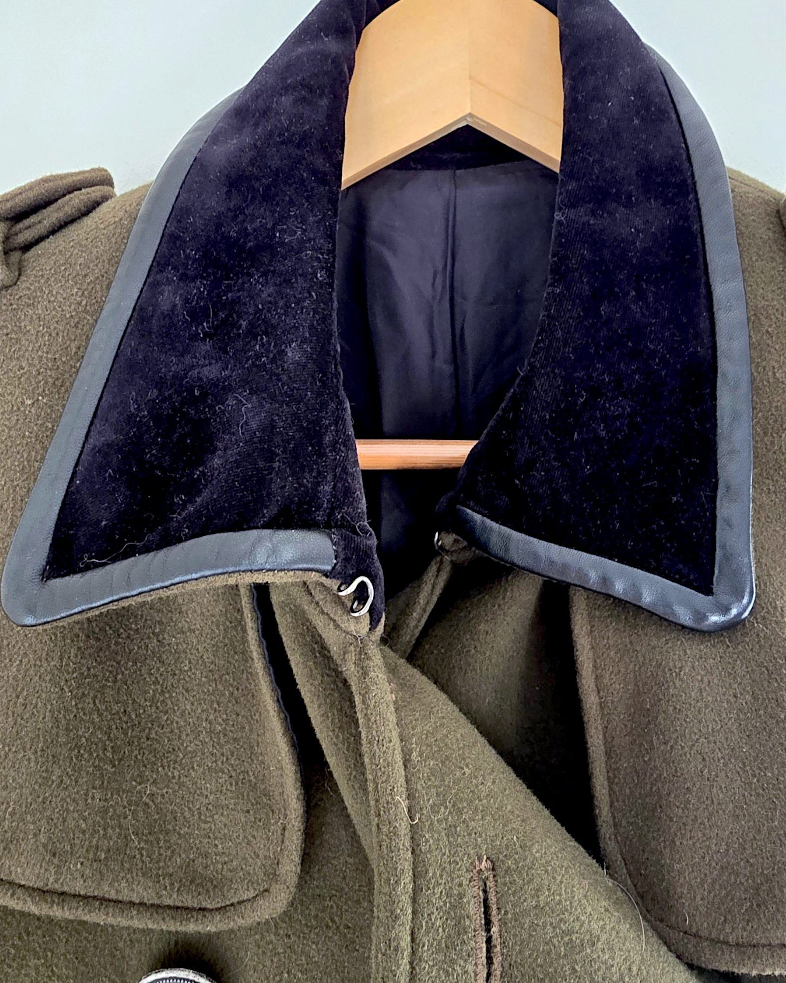 Manteau esprit militaire