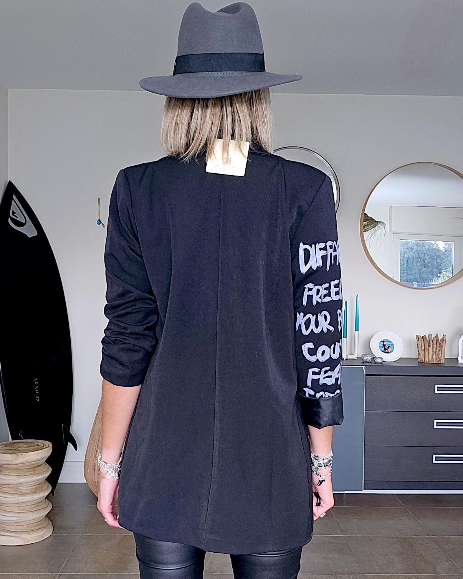 Veste noire à tags parmes