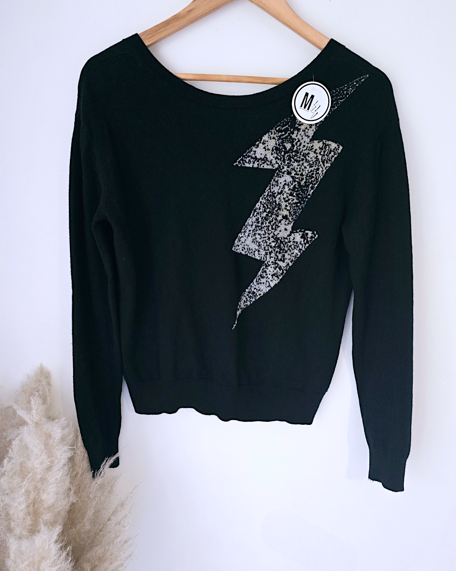 Pull noir à éclair