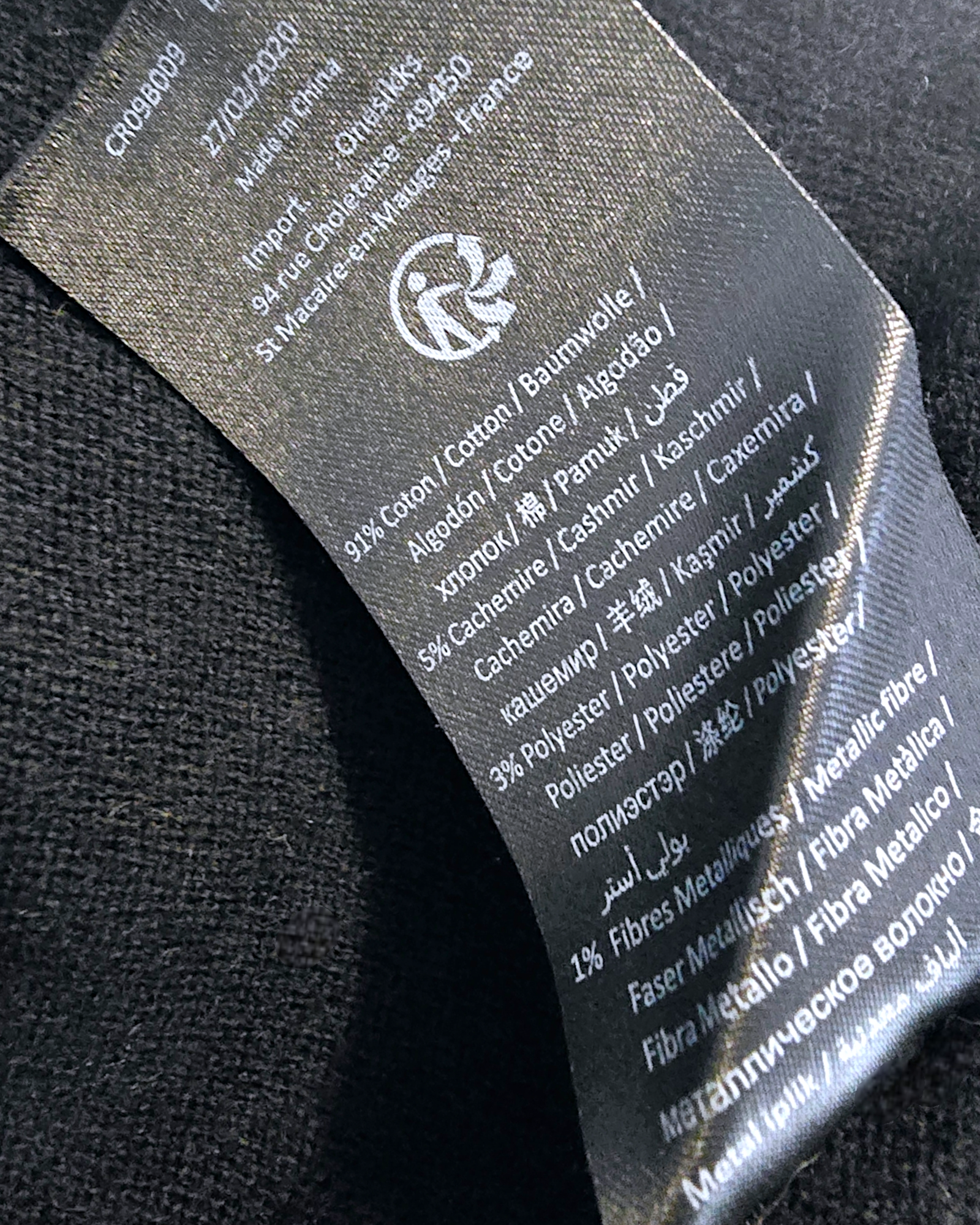 Pull noir à éclair