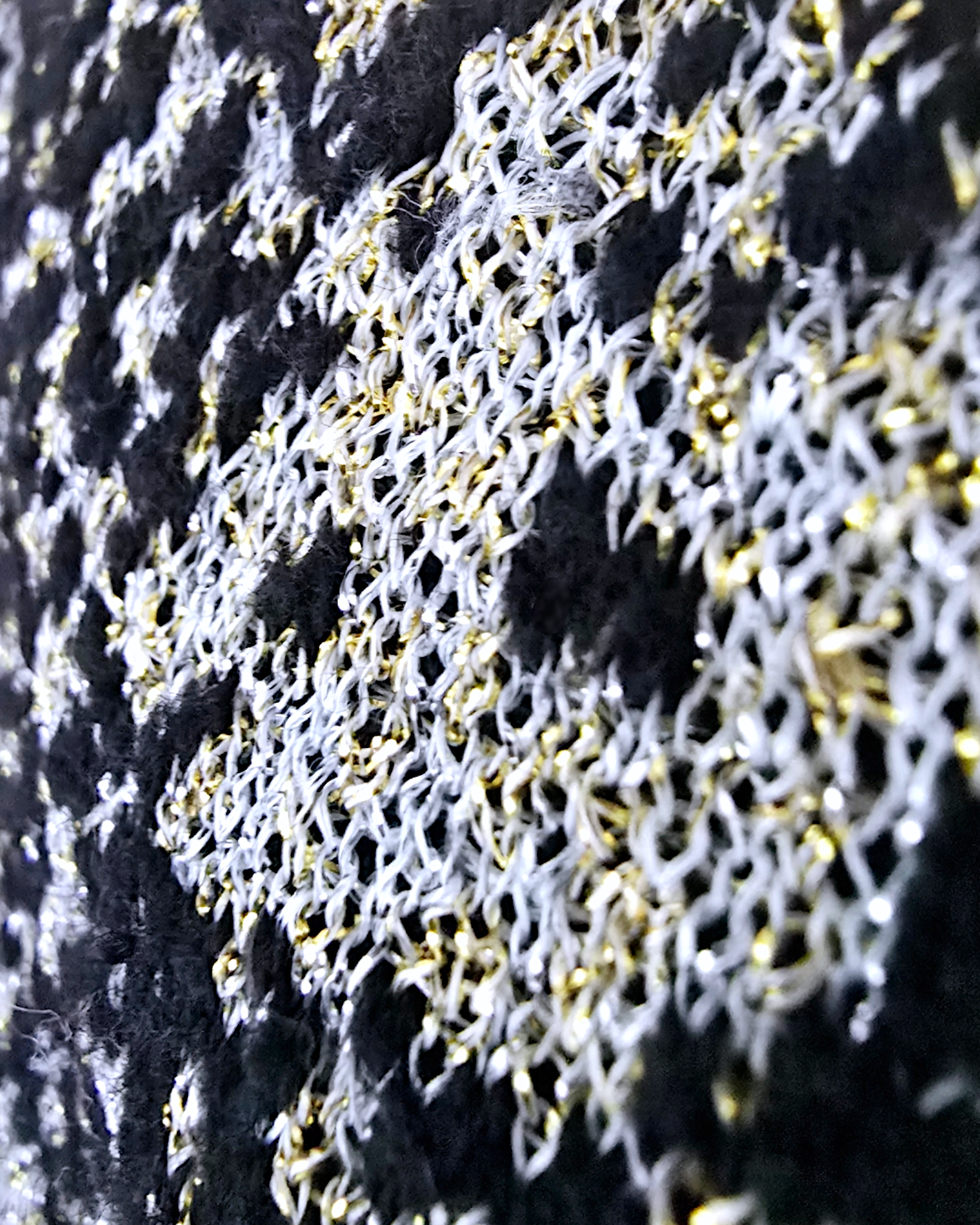 Pull noir à éclair