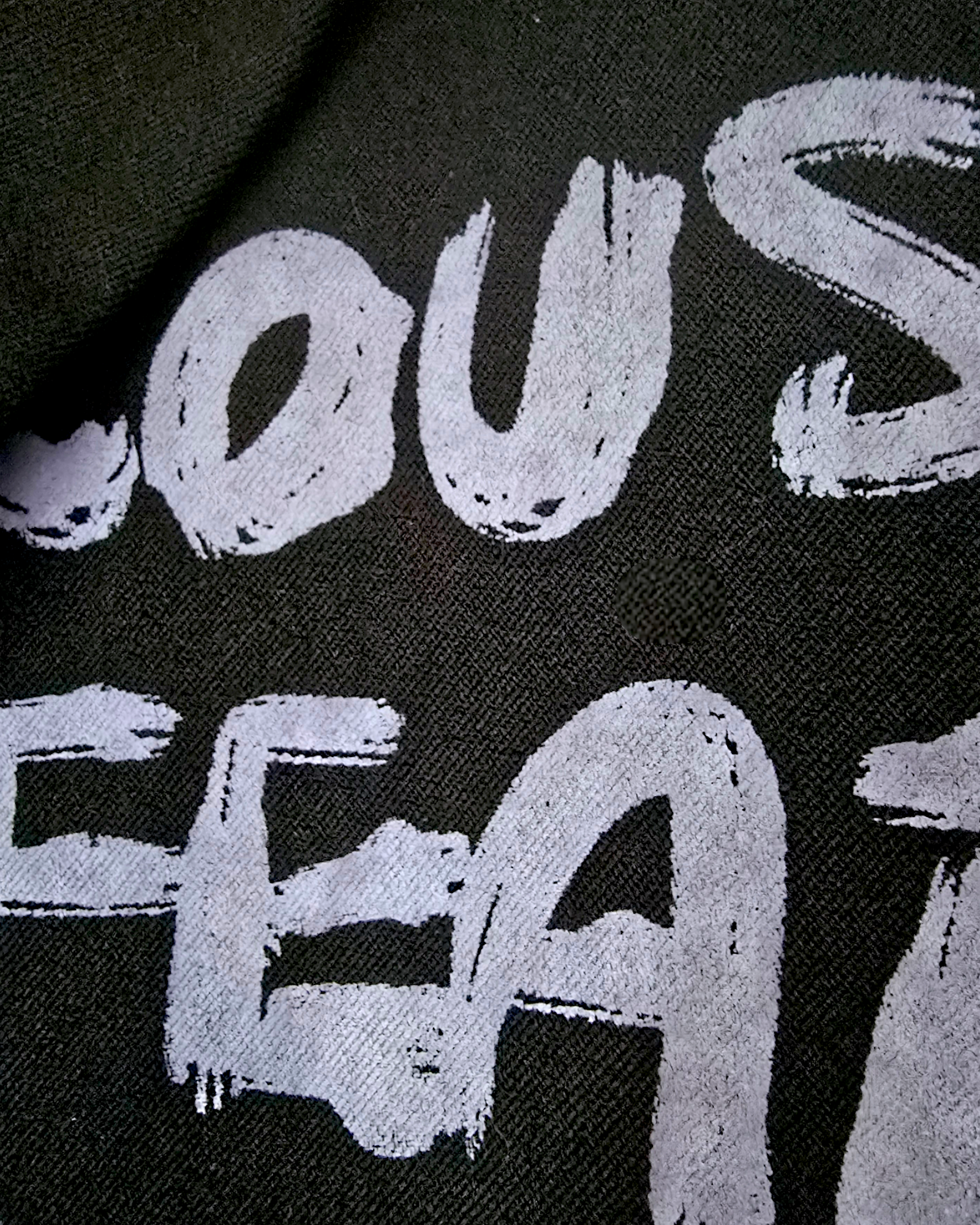 Veste noire à tags parmes