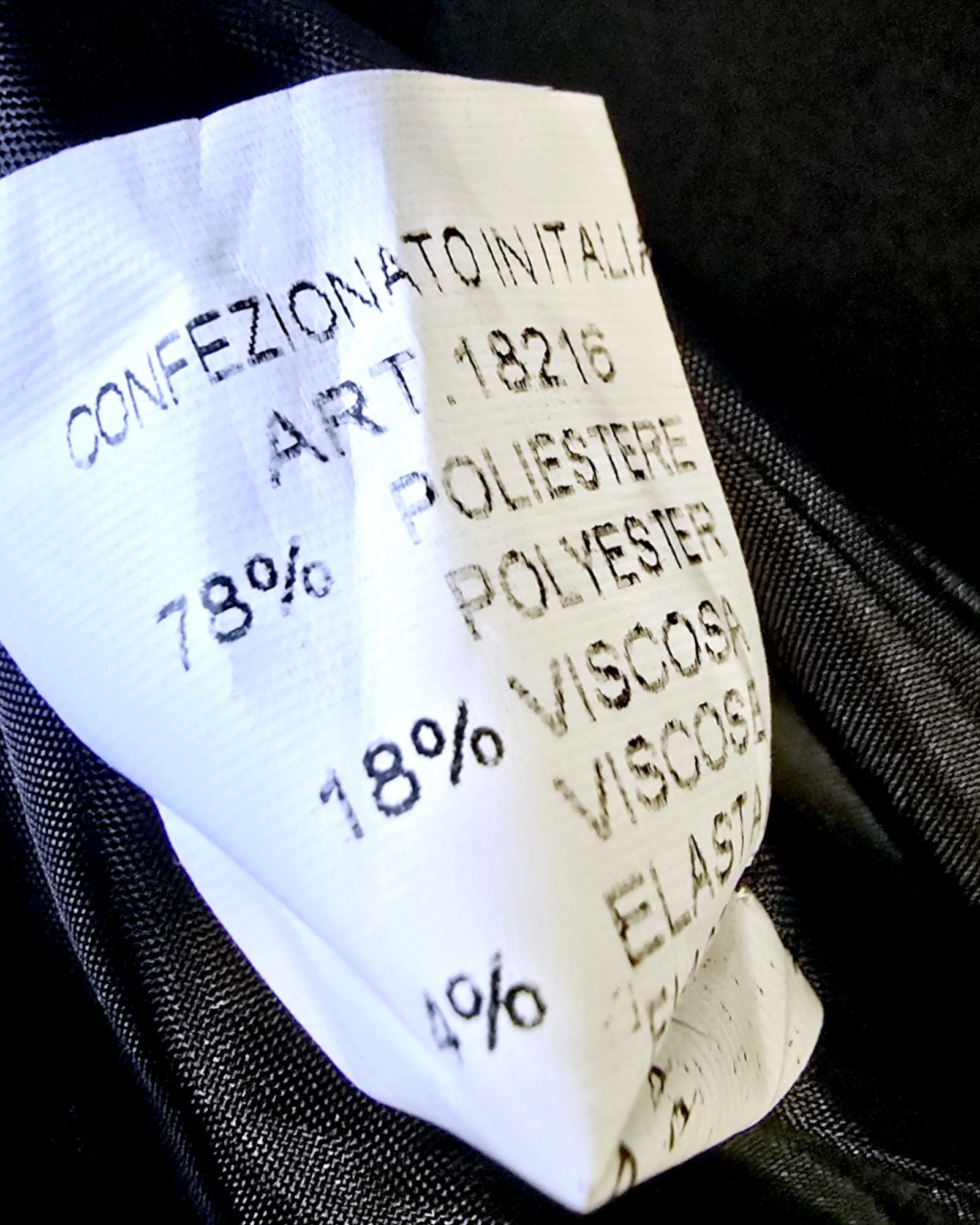 Veste noire à tags parmes