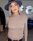 Pull beige col cheminé