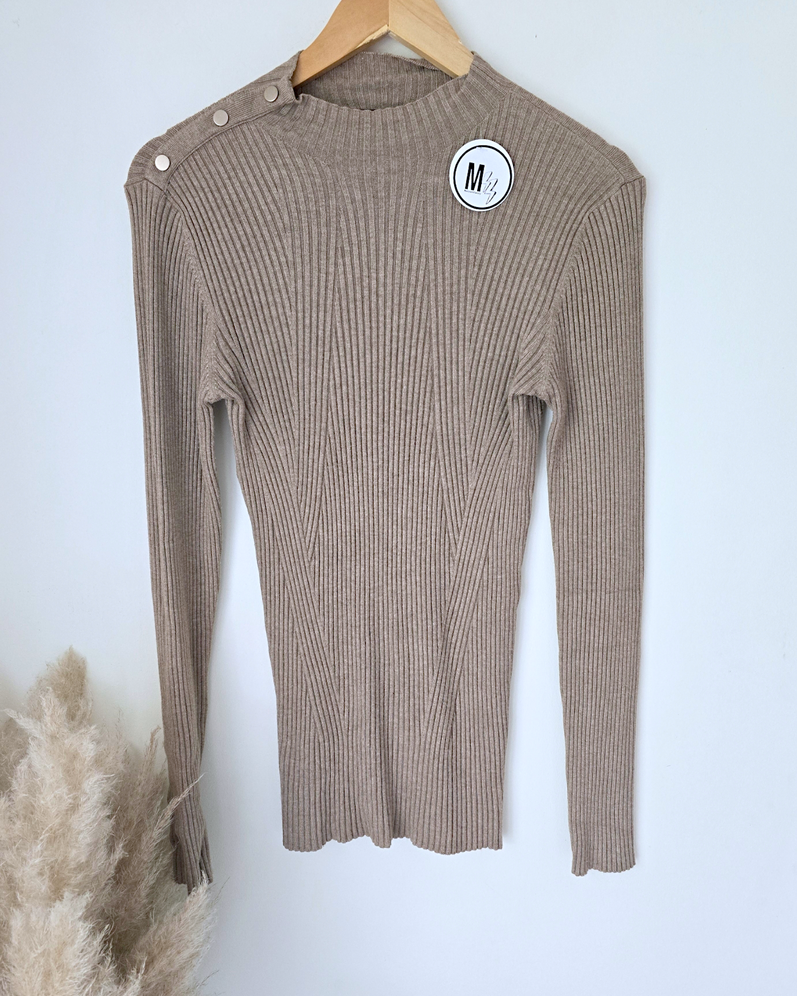 Pull beige col cheminé