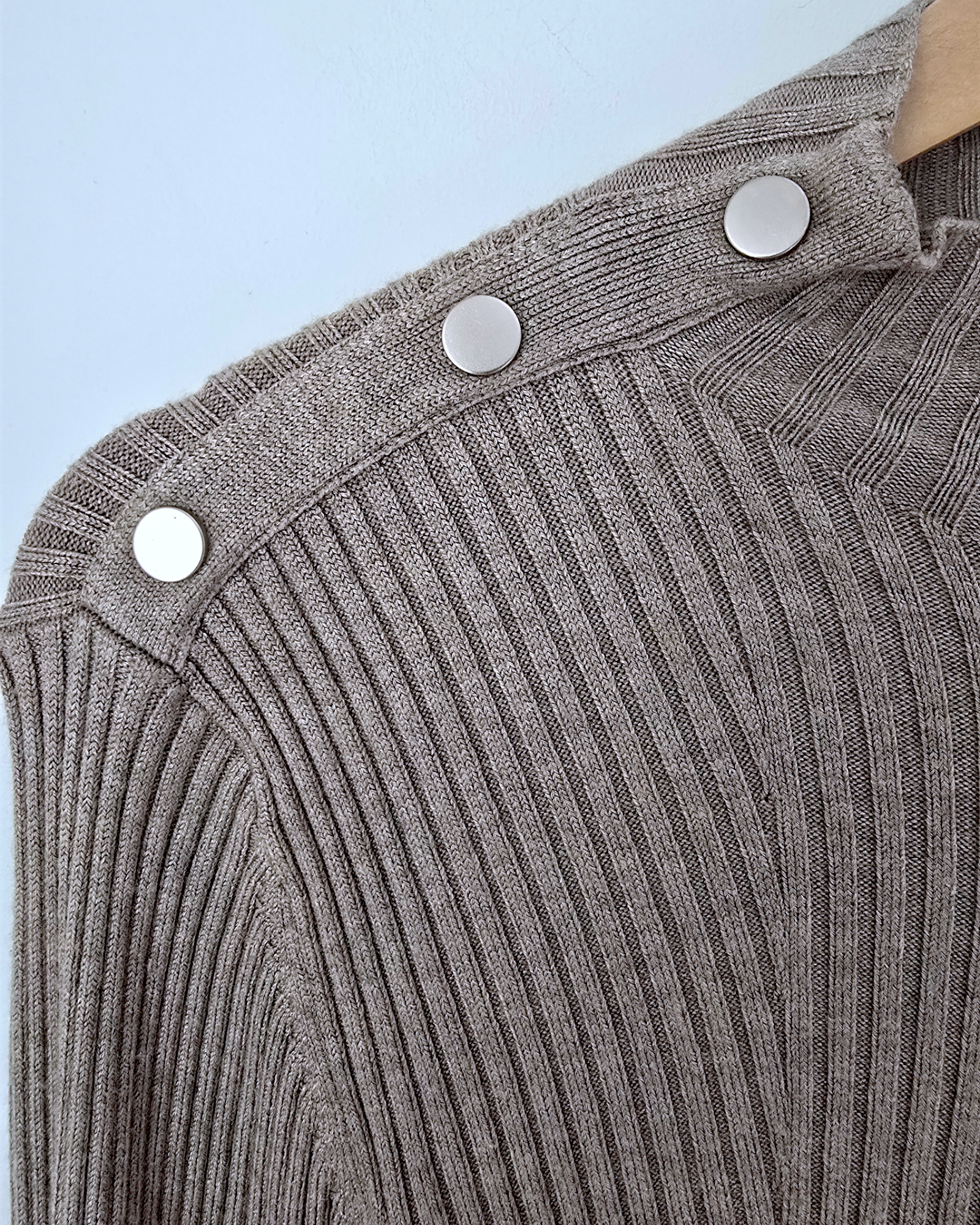 Pull beige col cheminé