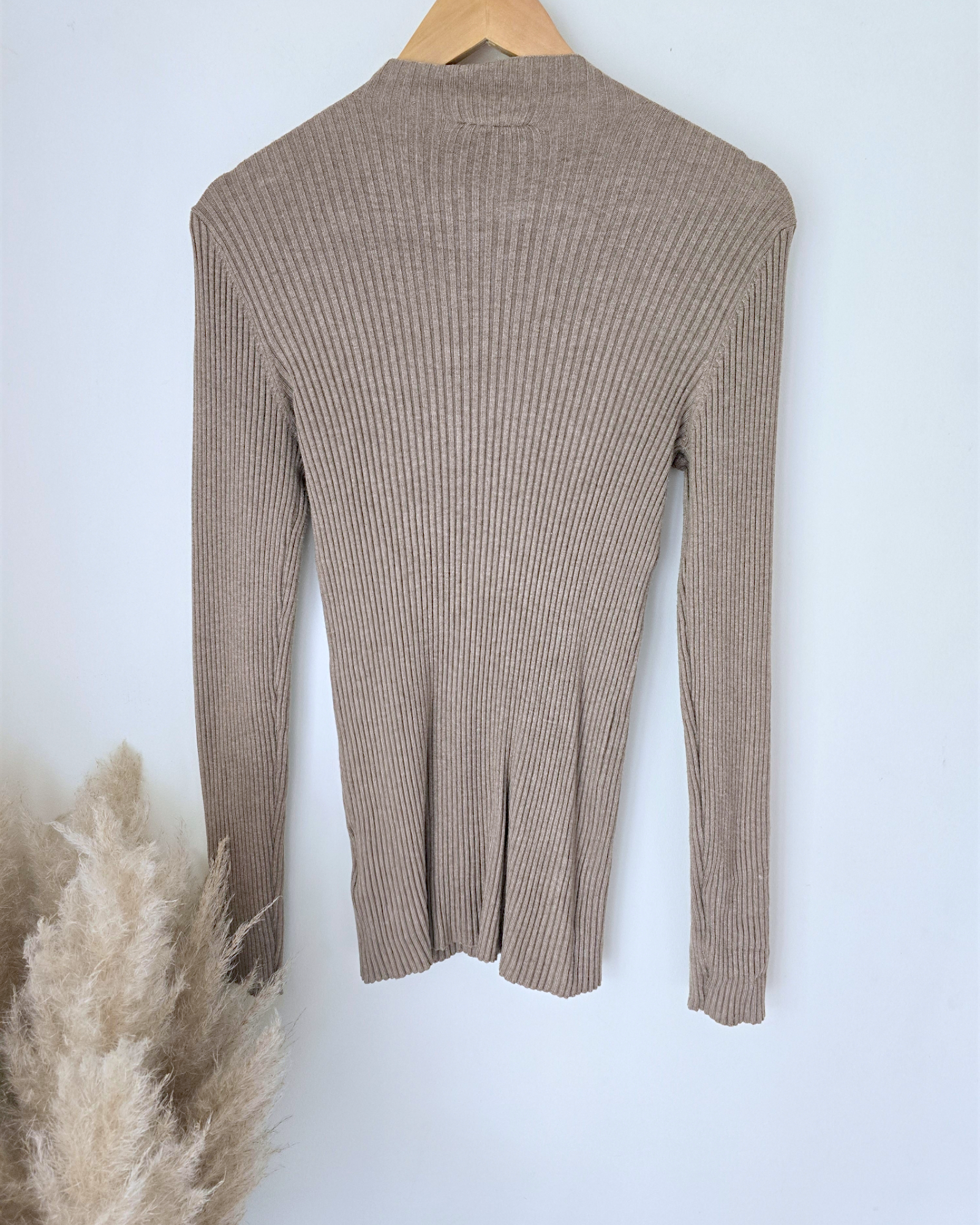 Pull beige col cheminé