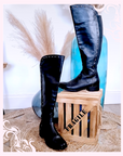 Cavalières en cuir noir - 𝐌𝐚𝐫𝐢𝐧𝐚𝟒𝟒𝐟𝐚𝐦𝐢𝐥𝐲