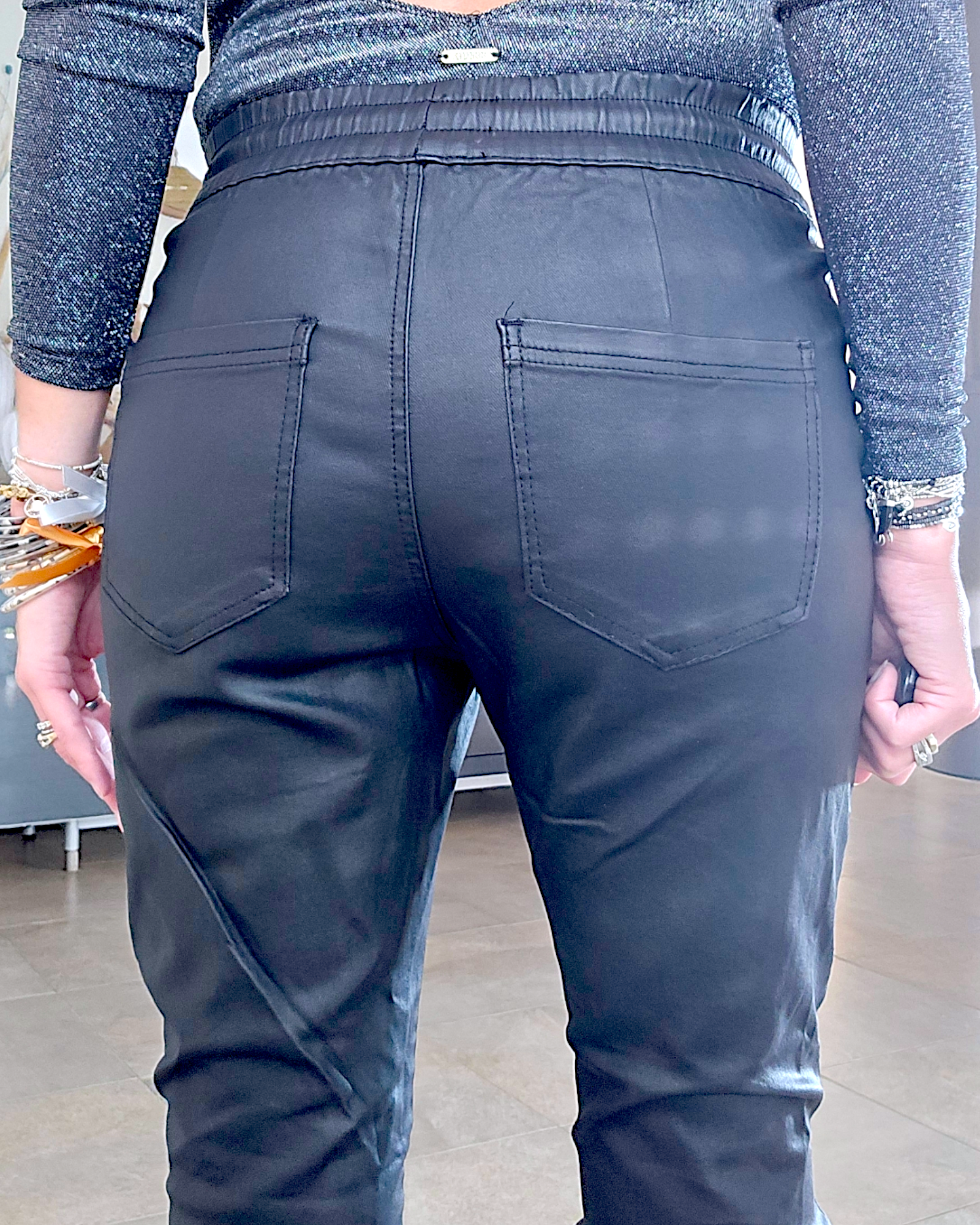 Jogg noir huilé