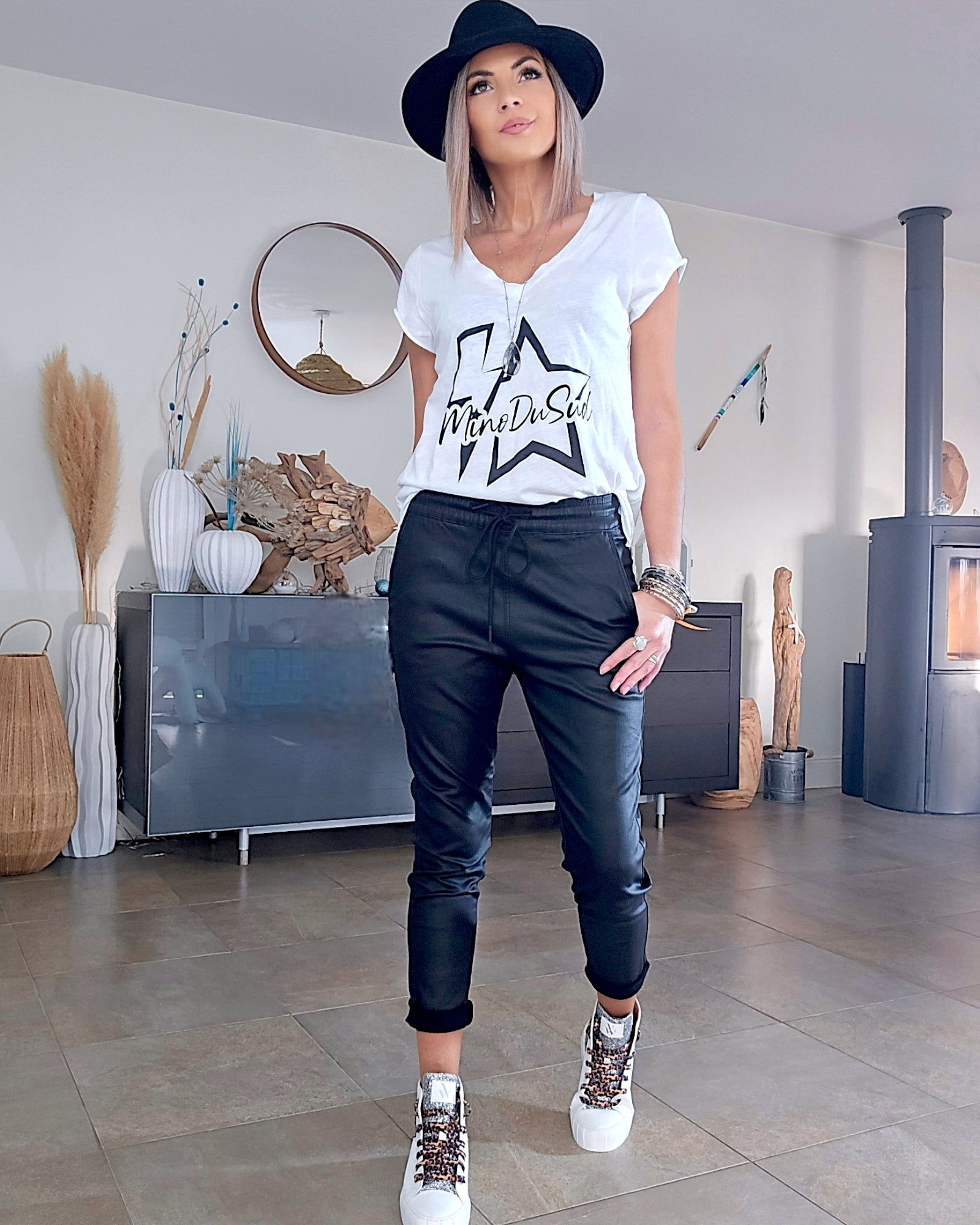 Tee-shirt col V à tag