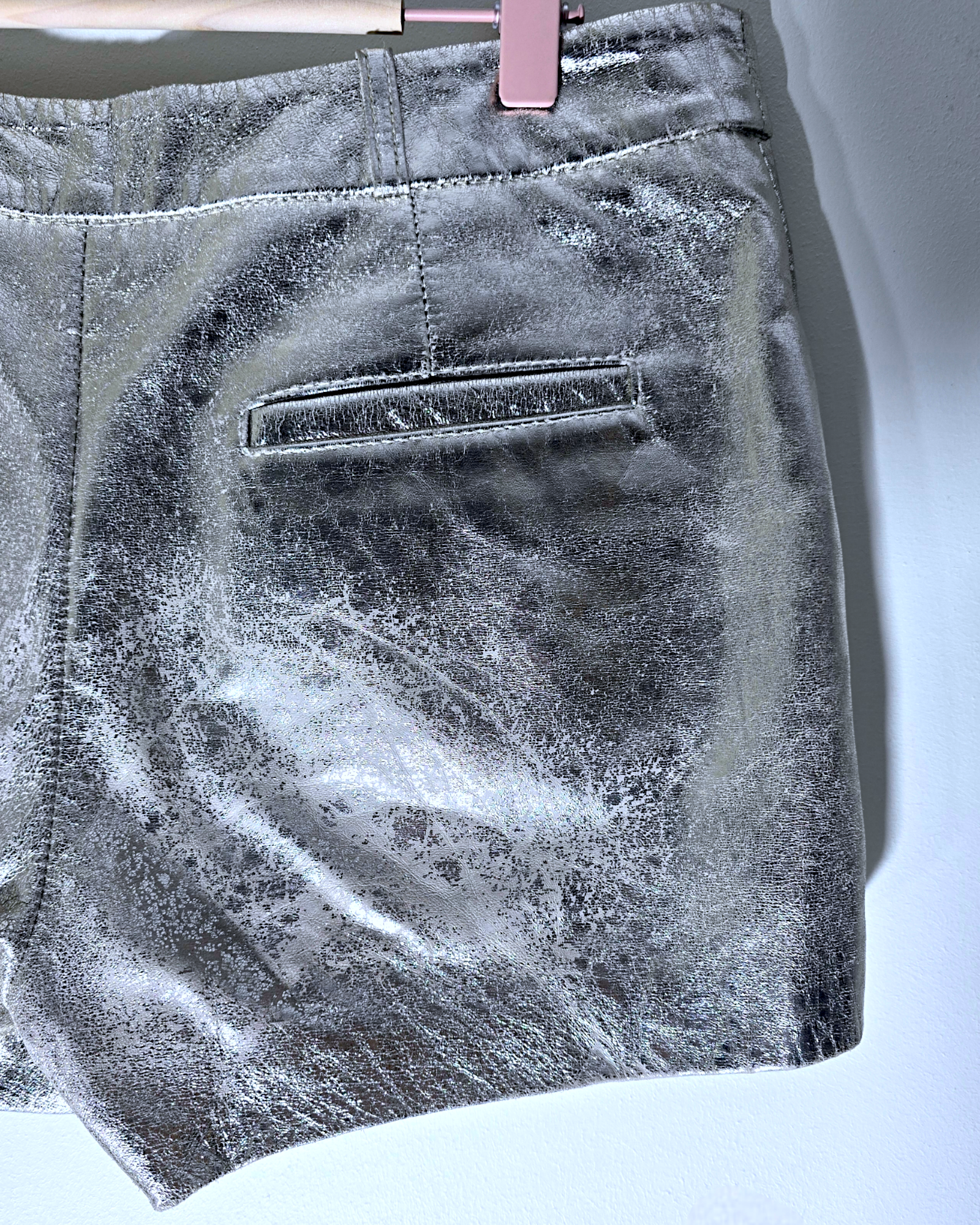 Short star en cuir