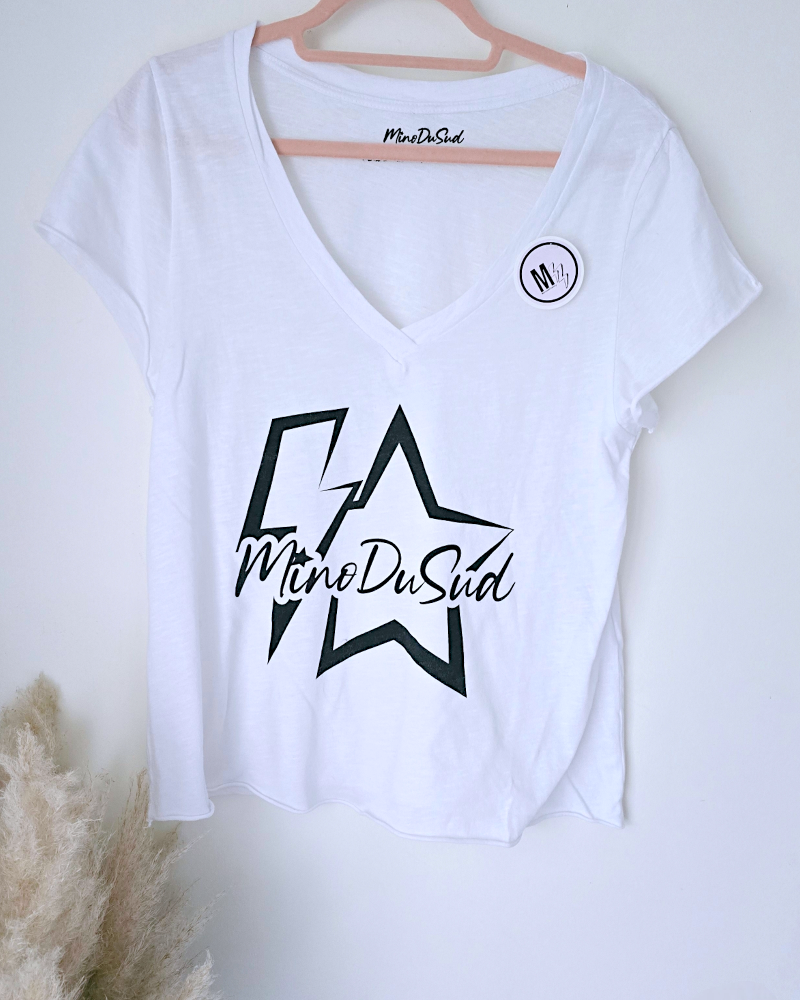 Tee-shirt col V à tag