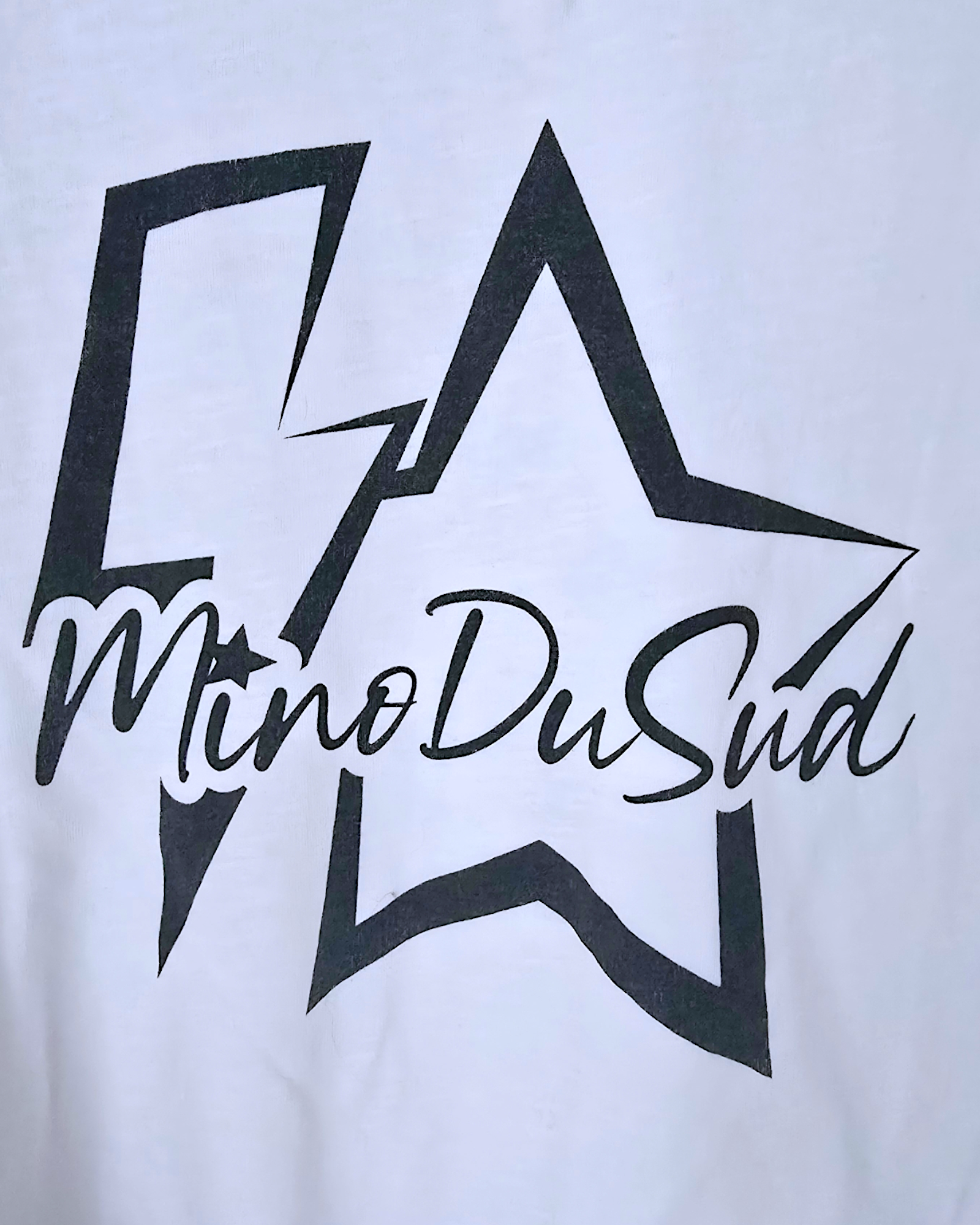Tee-shirt col V à tag