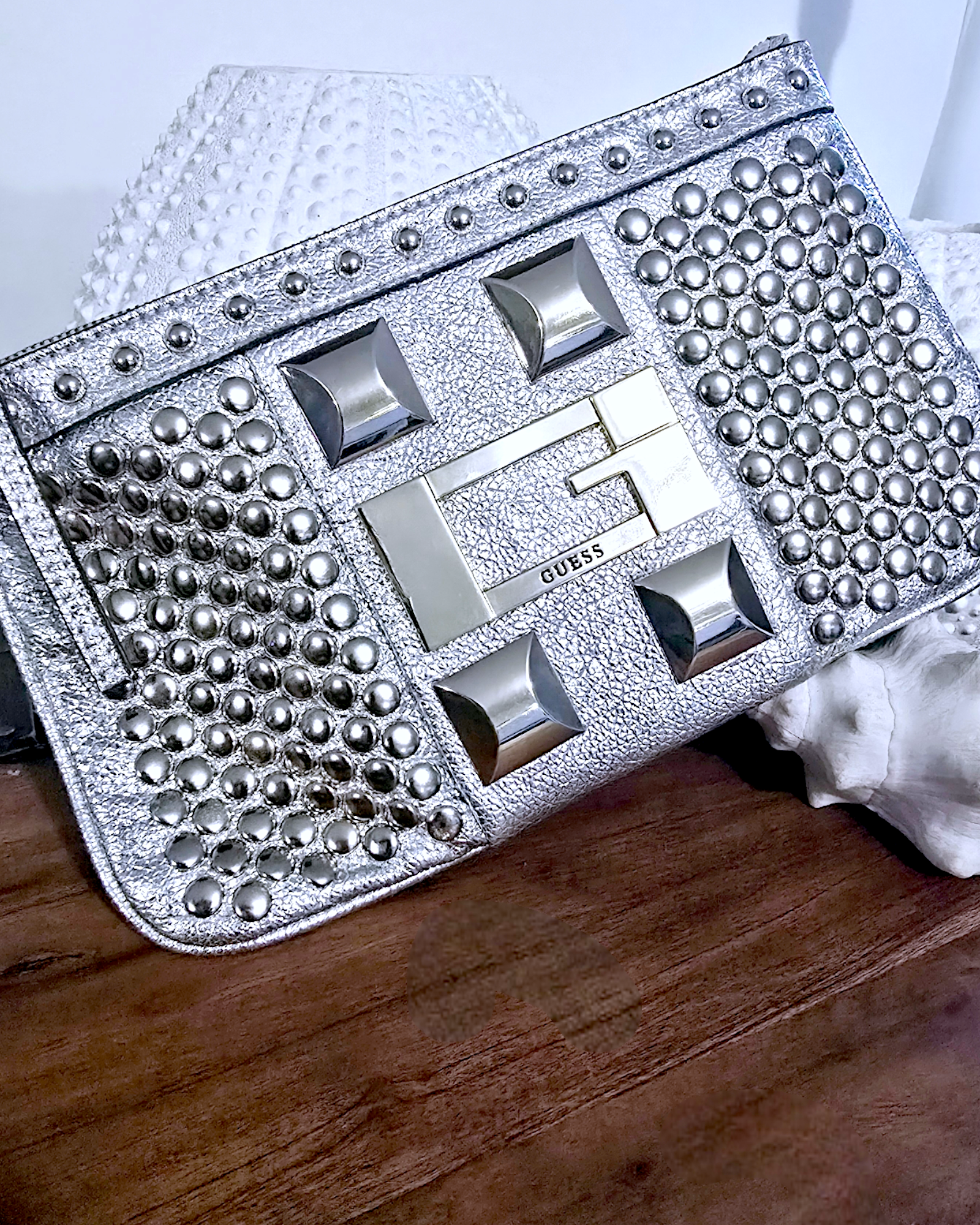 Pochette star cloutée