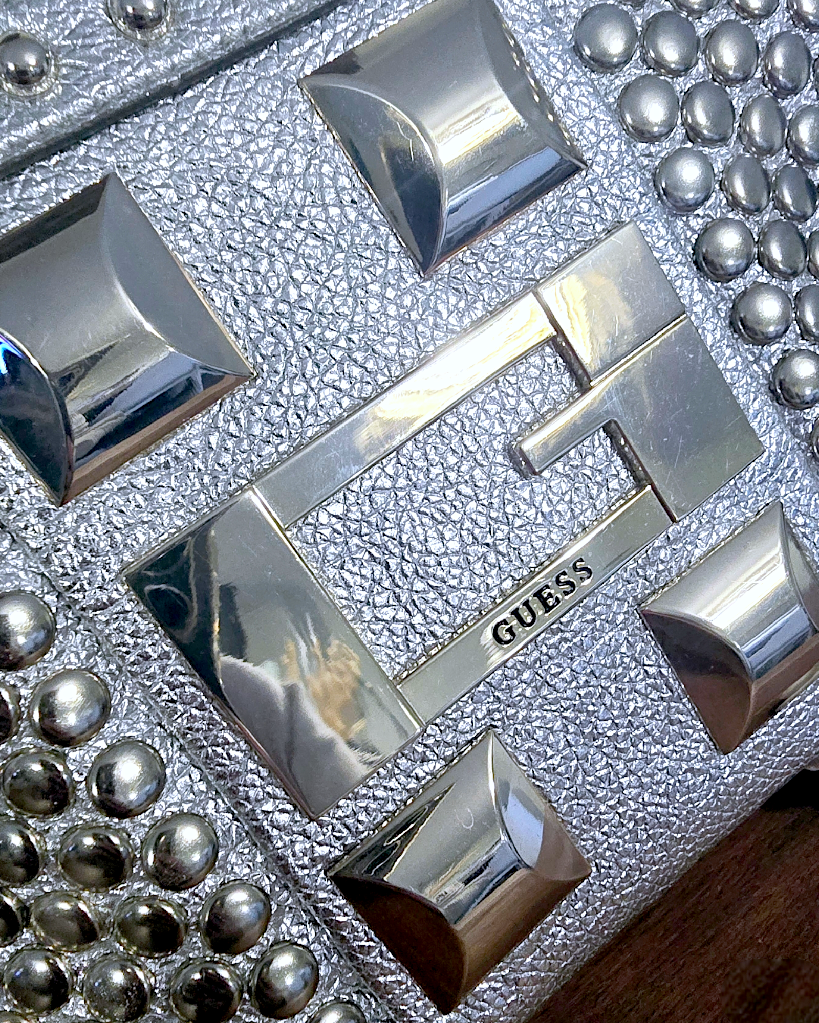 Pochette star cloutée