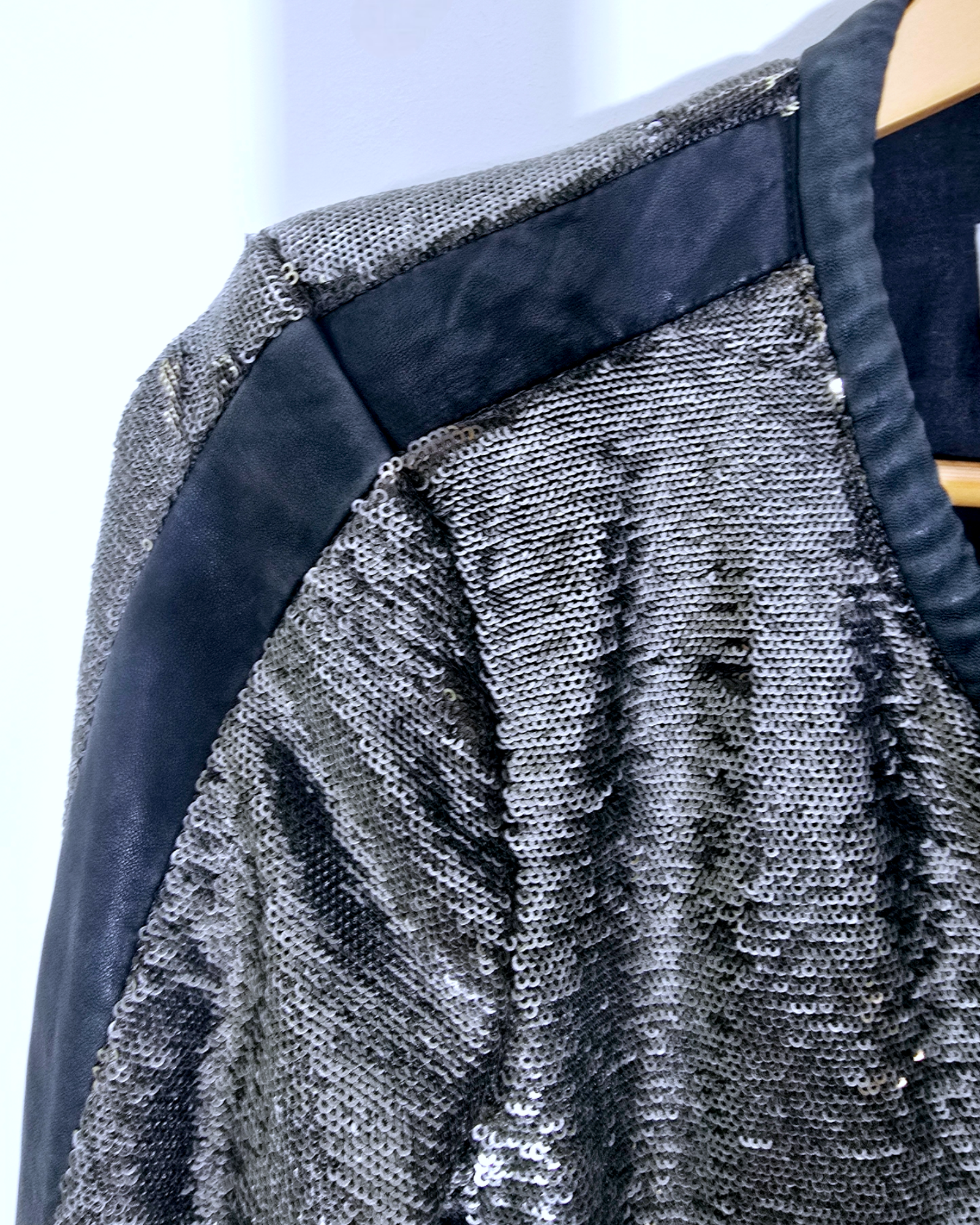 Veste cuir à sequins