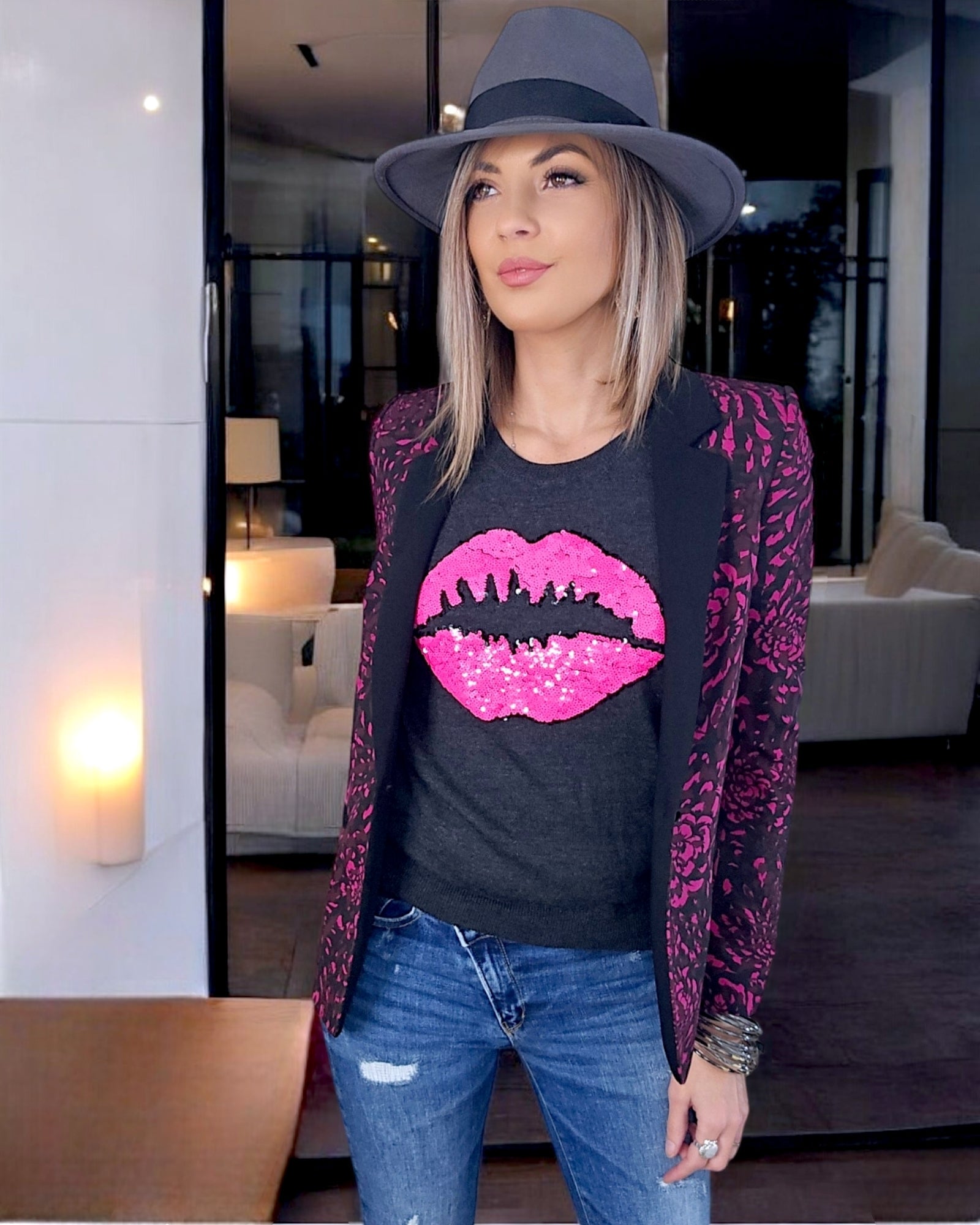 Pull bouche rose fluo