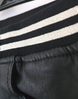 Pantalon slim noir huilé