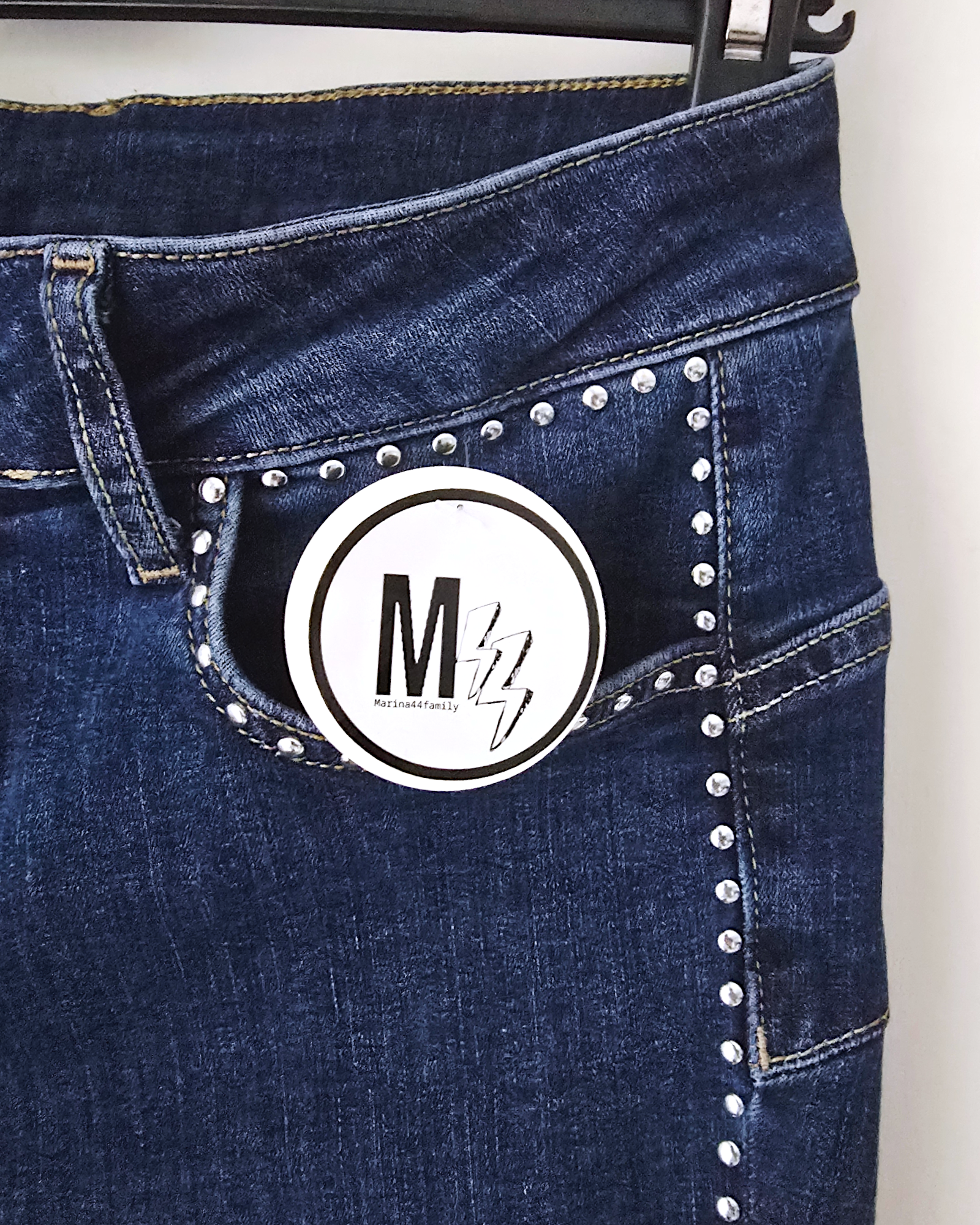 Jean bleu slim clouté