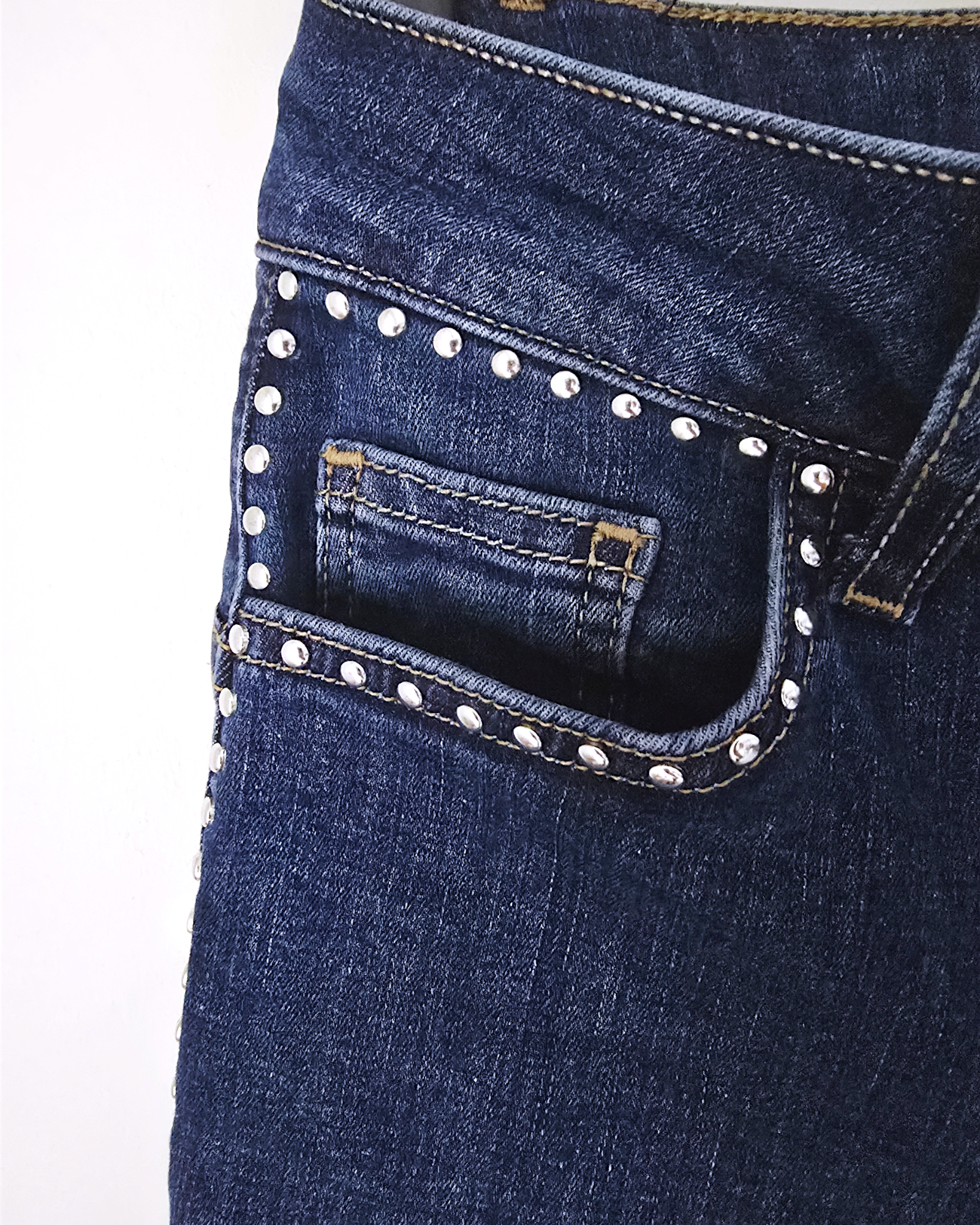 Jean bleu slim clouté