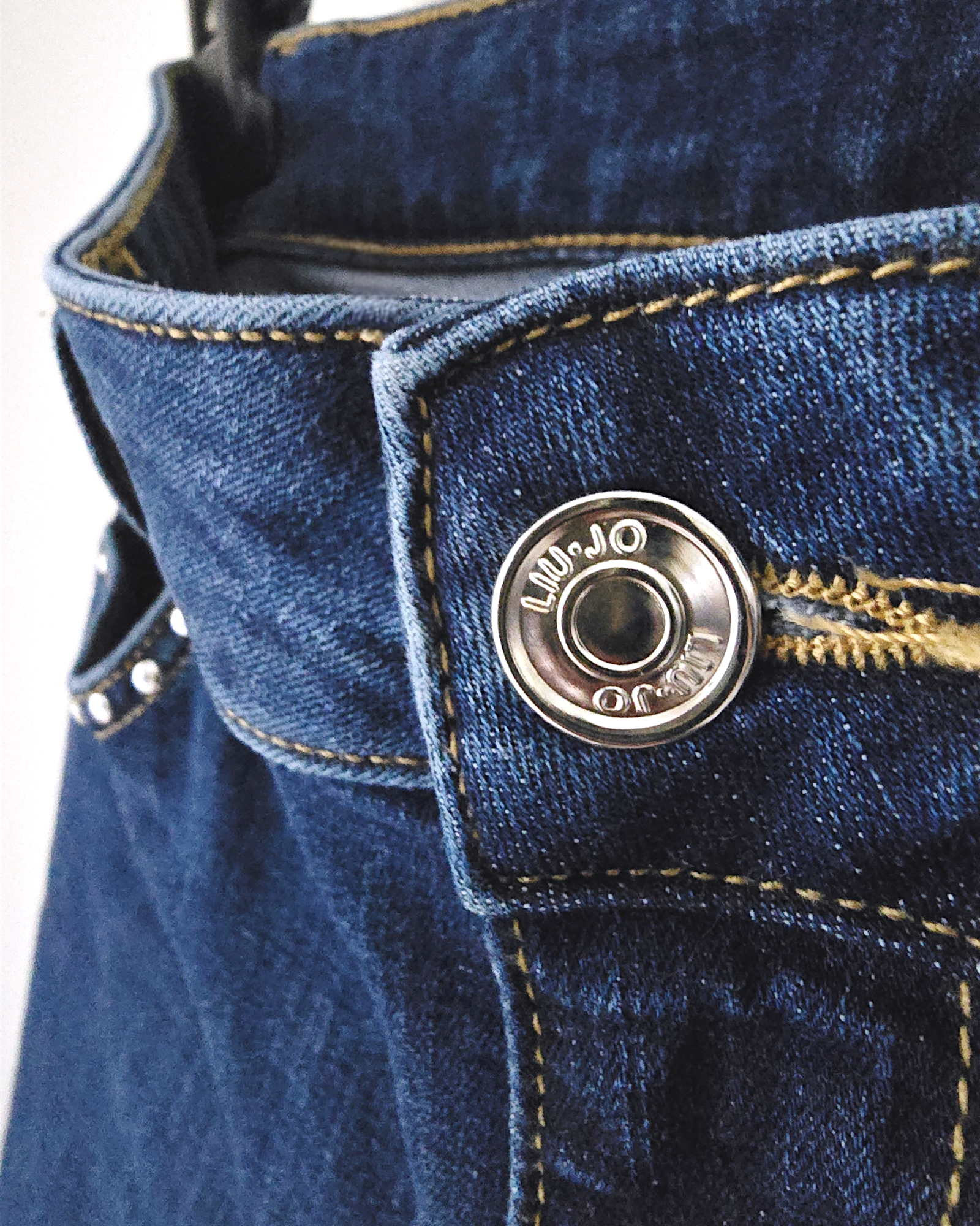 Jean bleu slim clouté