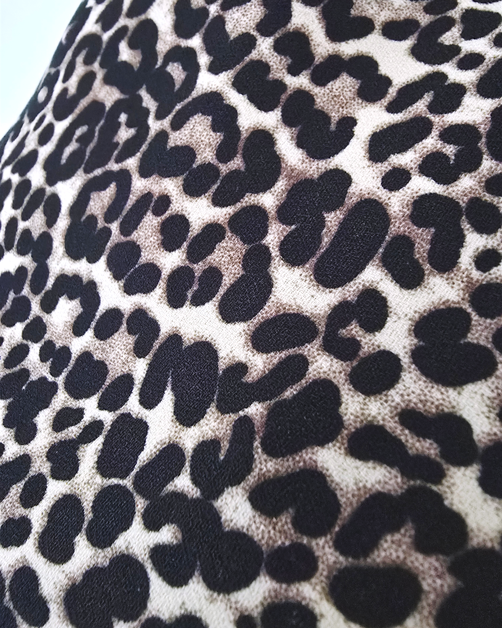 Short léo poches en cuir noir - 𝐌𝐚𝐫𝐢𝐧𝐚𝟒𝟒𝐟𝐚𝐦𝐢𝐥𝐲