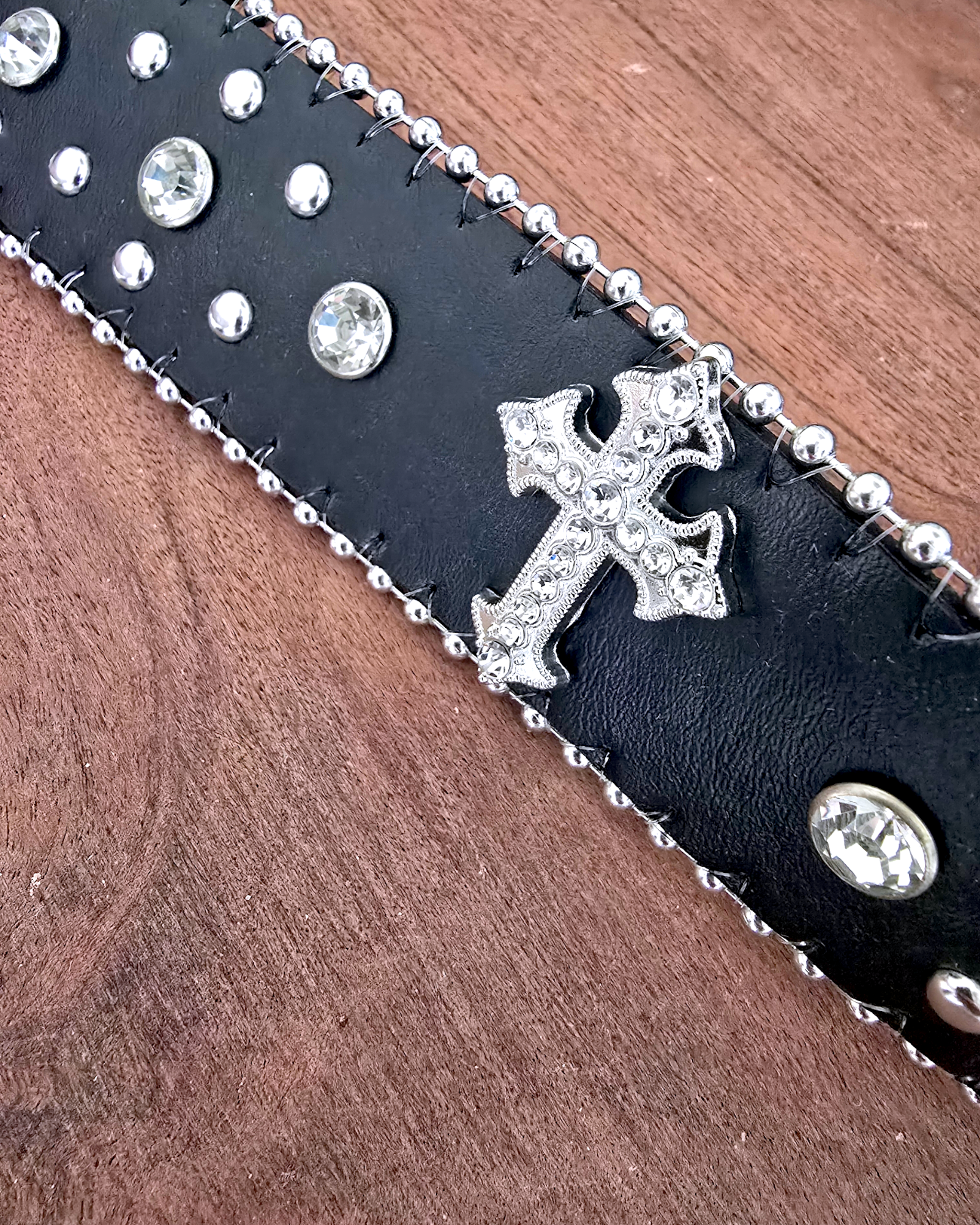 Ceinture noire avec croix - 𝐌𝐚𝐫𝐢𝐧𝐚𝟒𝟒𝐟𝐚𝐦𝐢𝐥𝐲