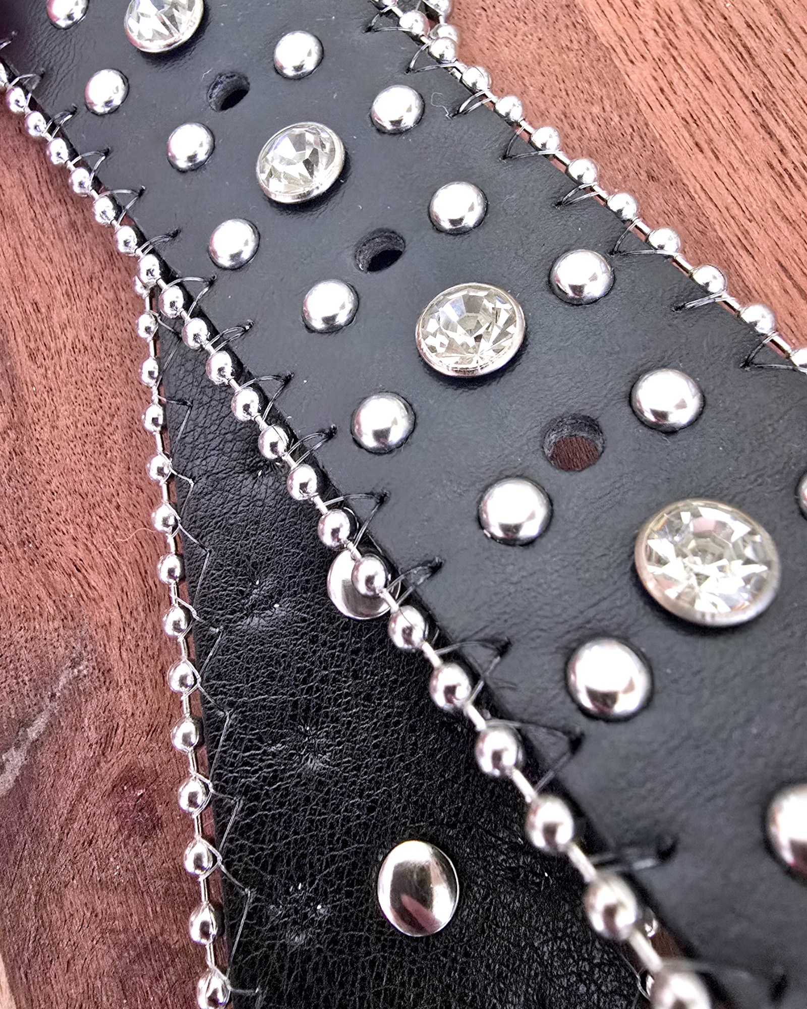 Ceinture noire avec croix - 𝐌𝐚𝐫𝐢𝐧𝐚𝟒𝟒𝐟𝐚𝐦𝐢𝐥𝐲