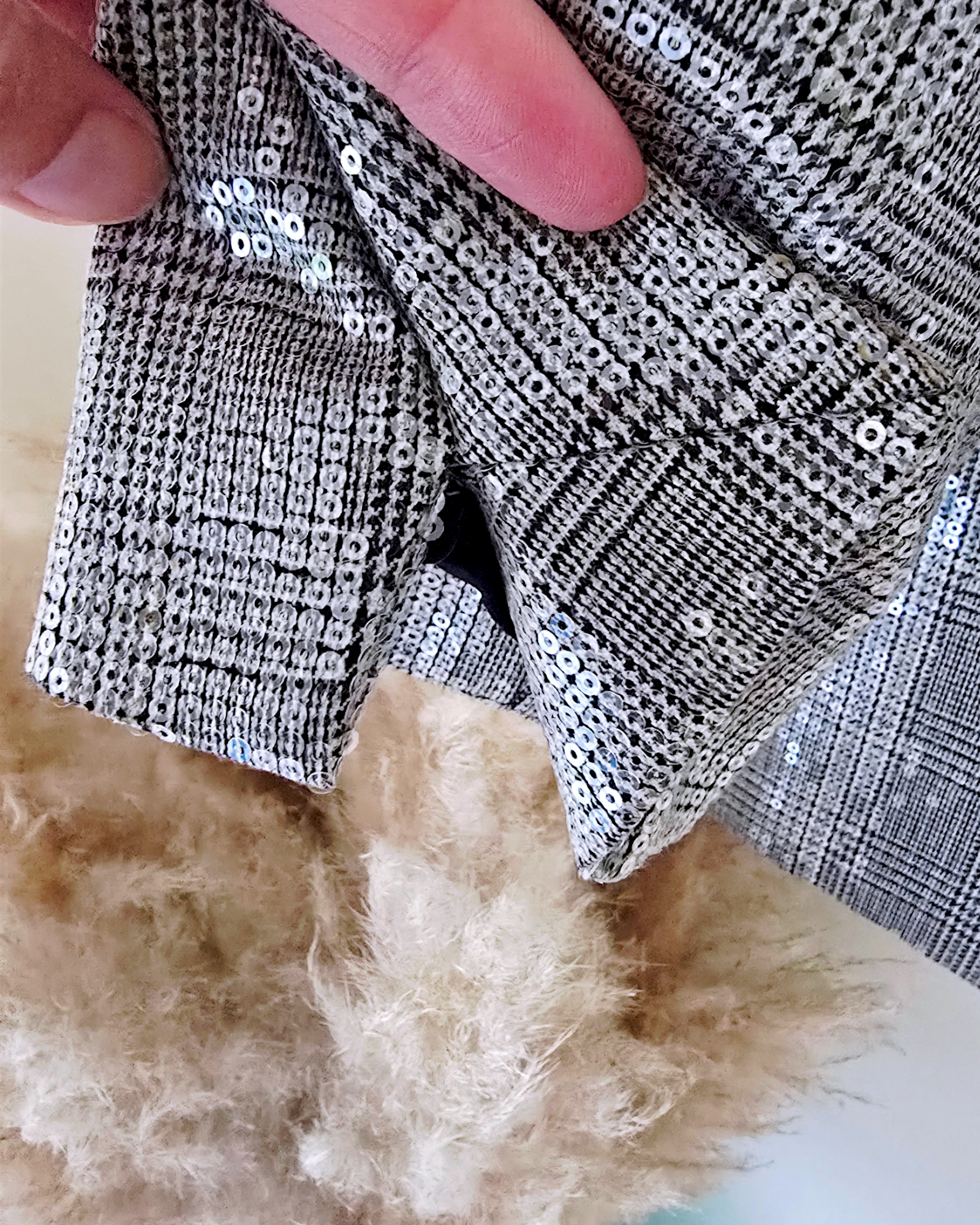 Veste grise à carreaux et sequins - 𝐌𝐚𝐫𝐢𝐧𝐚𝟒𝟒𝐟𝐚𝐦𝐢𝐥𝐲