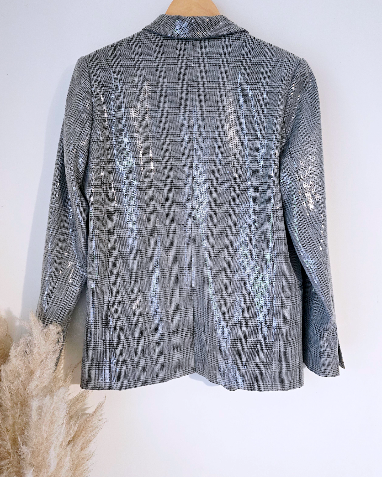 Veste grise à carreaux et sequins - 𝐌𝐚𝐫𝐢𝐧𝐚𝟒𝟒𝐟𝐚𝐦𝐢𝐥𝐲