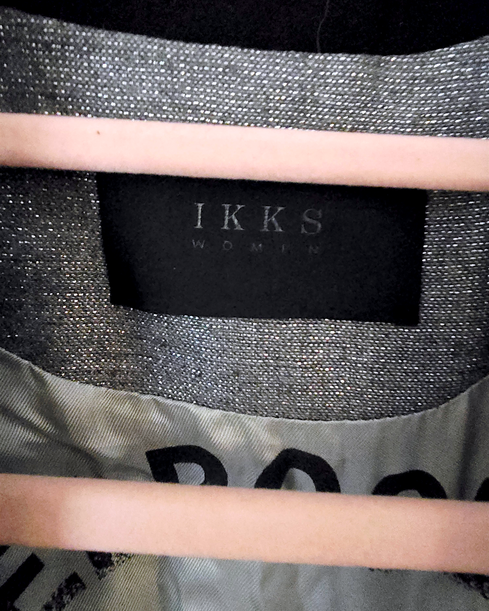 Veste cintrée grise argentée à col noir - 𝐌𝐚𝐫𝐢𝐧𝐚𝟒𝟒𝐟𝐚𝐦𝐢𝐥𝐲