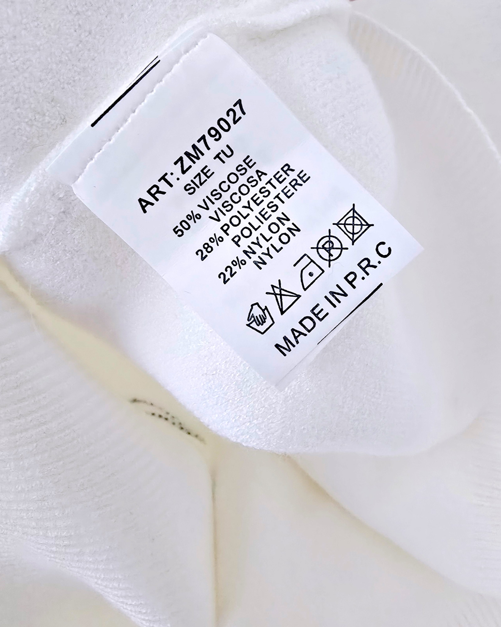 Pull blanc visage - 𝐌𝐚𝐫𝐢𝐧𝐚𝟒𝟒𝐟𝐚𝐦𝐢𝐥𝐲